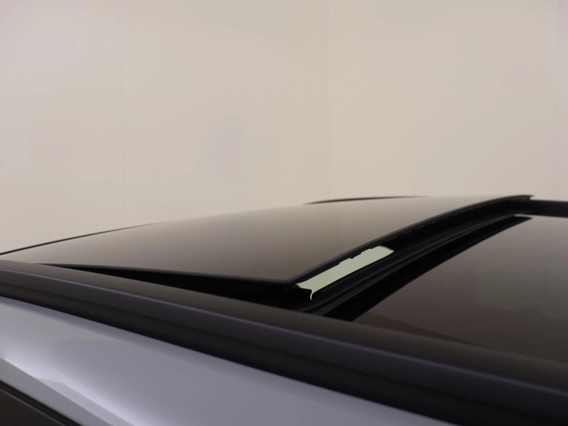 Mercedes-Benz-GLC-image-28