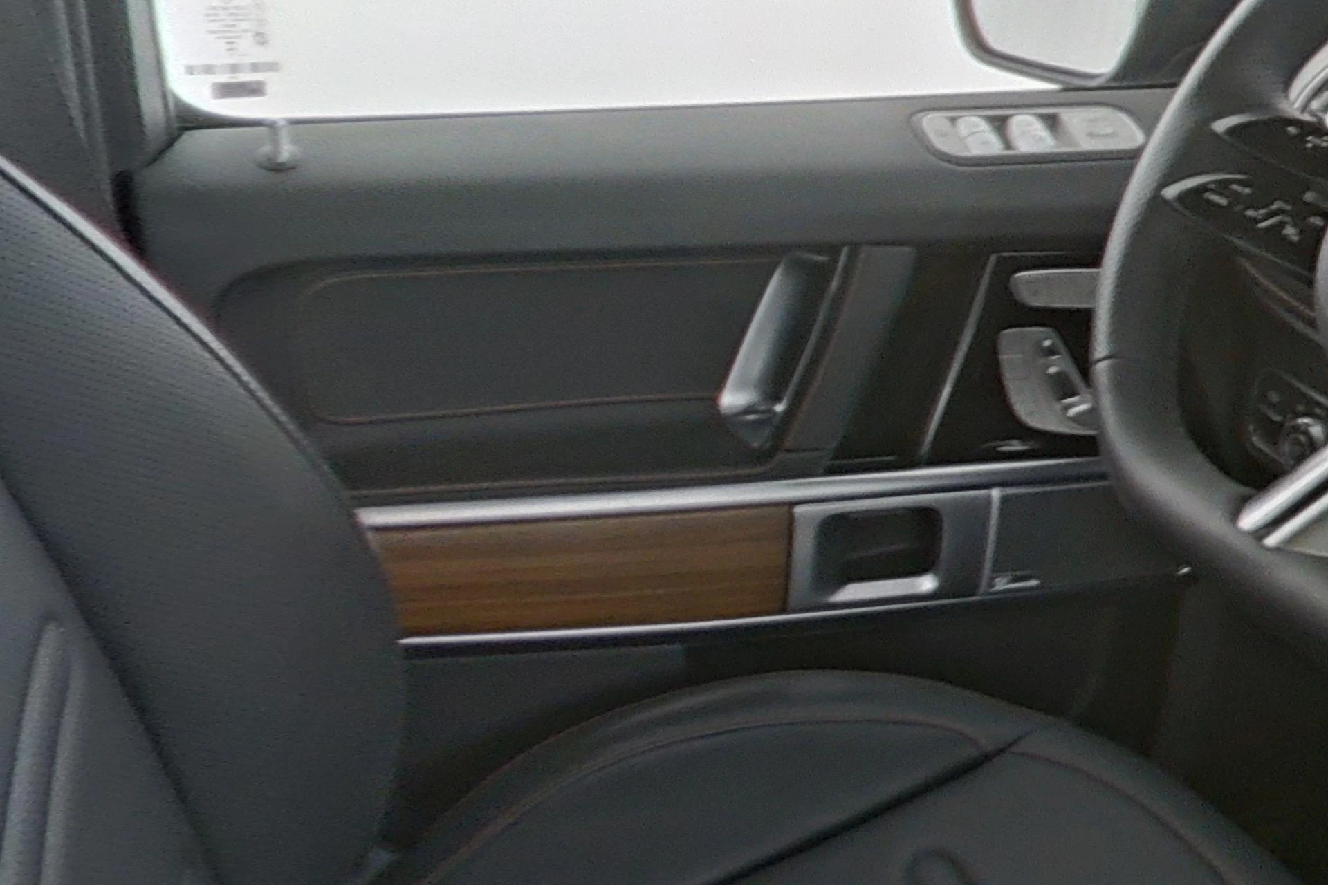 Mercedes-Benz-G-Klasse-image-15