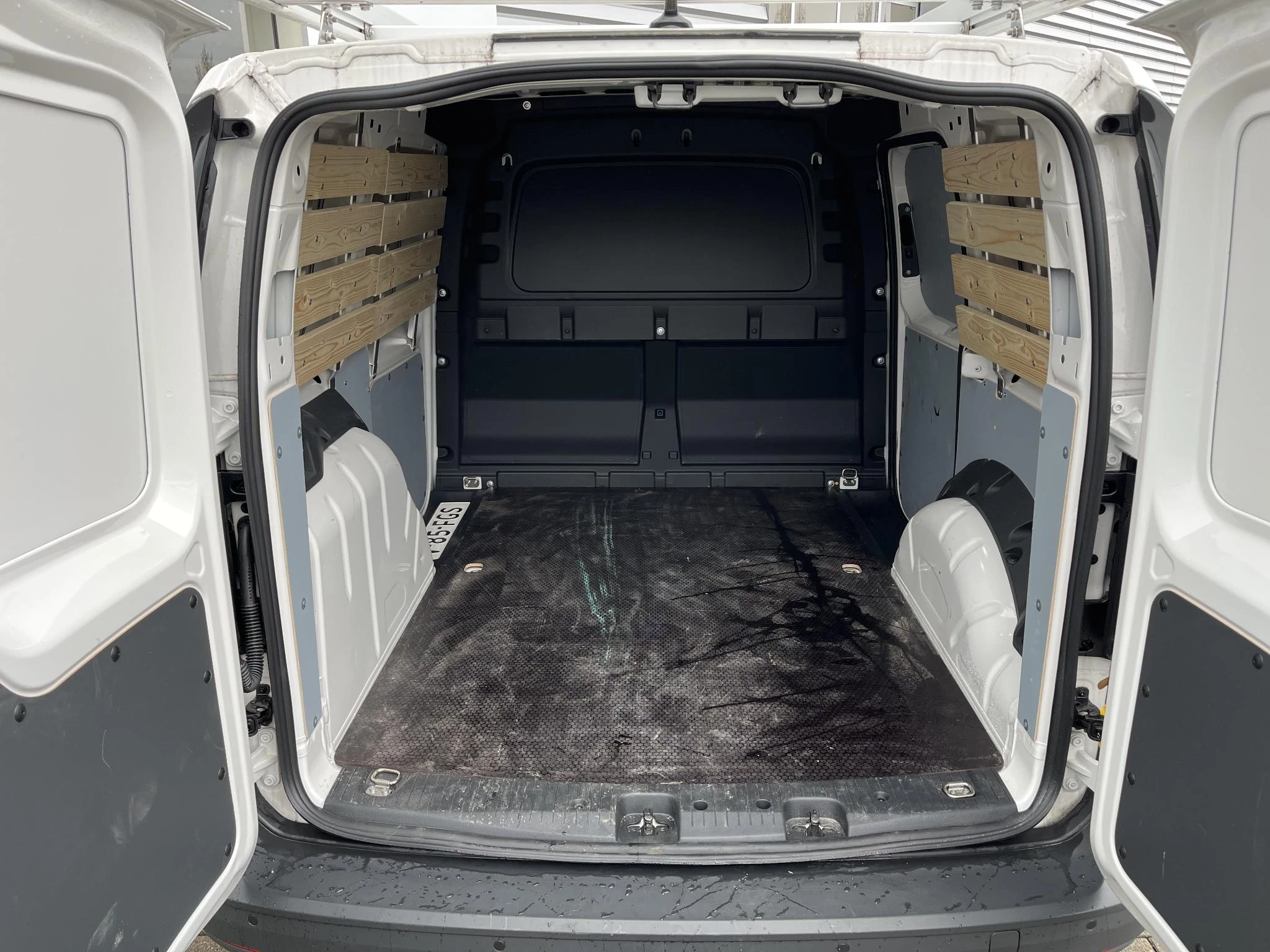 Volkswagen-Caddy-image-4