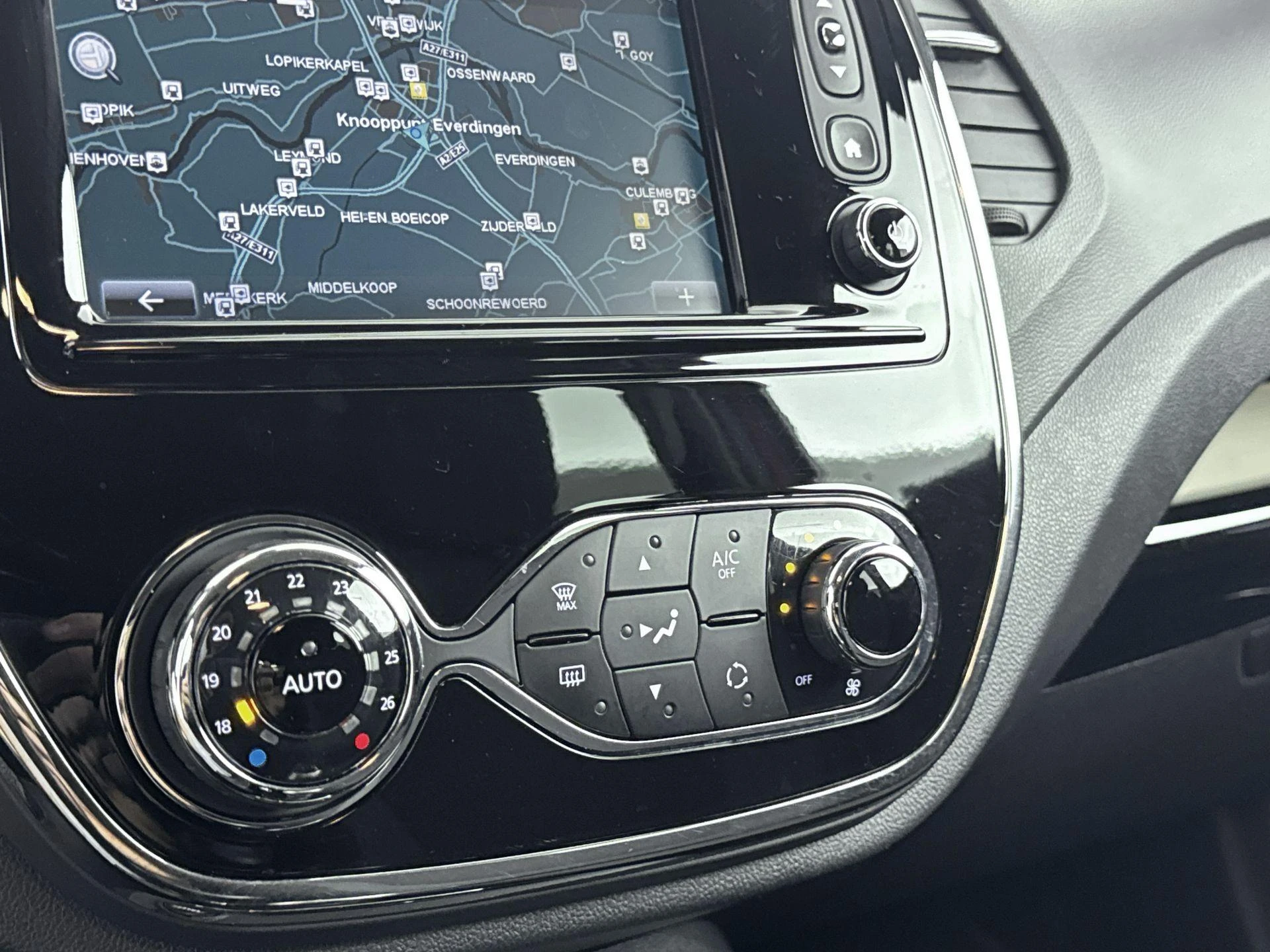 Renault-Captur-image-18