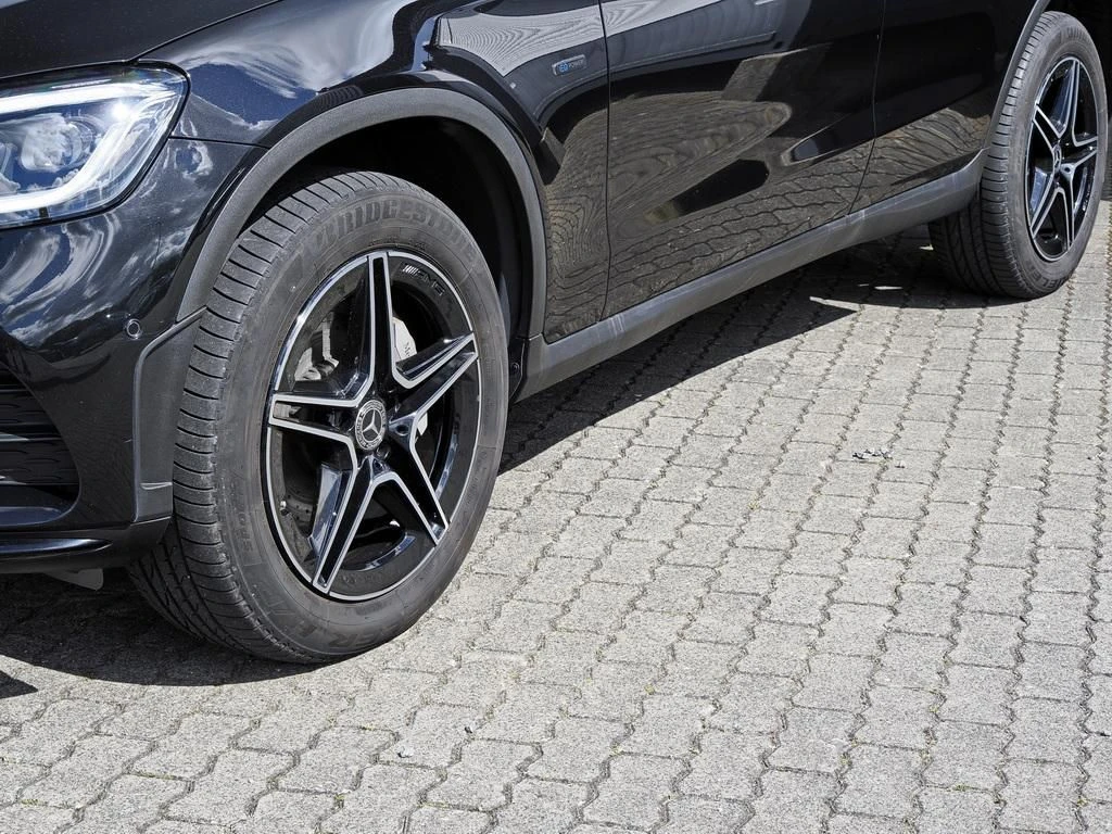 Mercedes-Benz-GLC 300 de-image-6