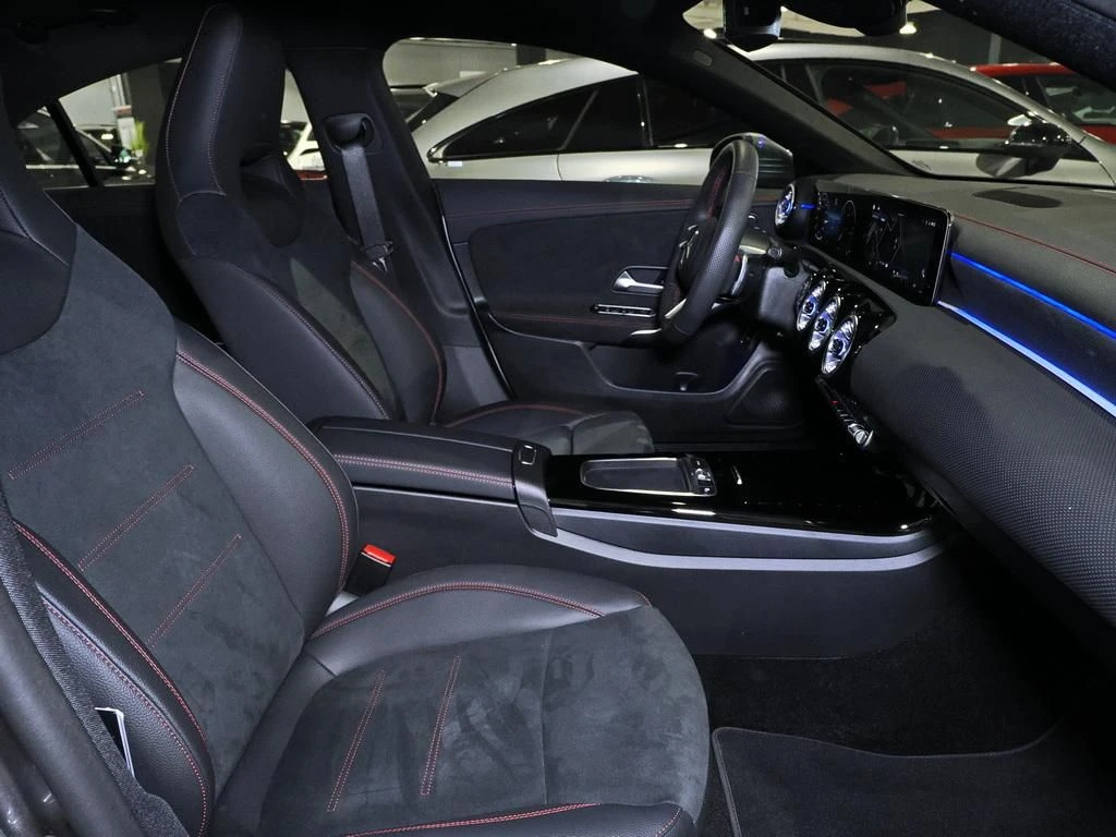Mercedes-Benz-CLA 200 d-image-12