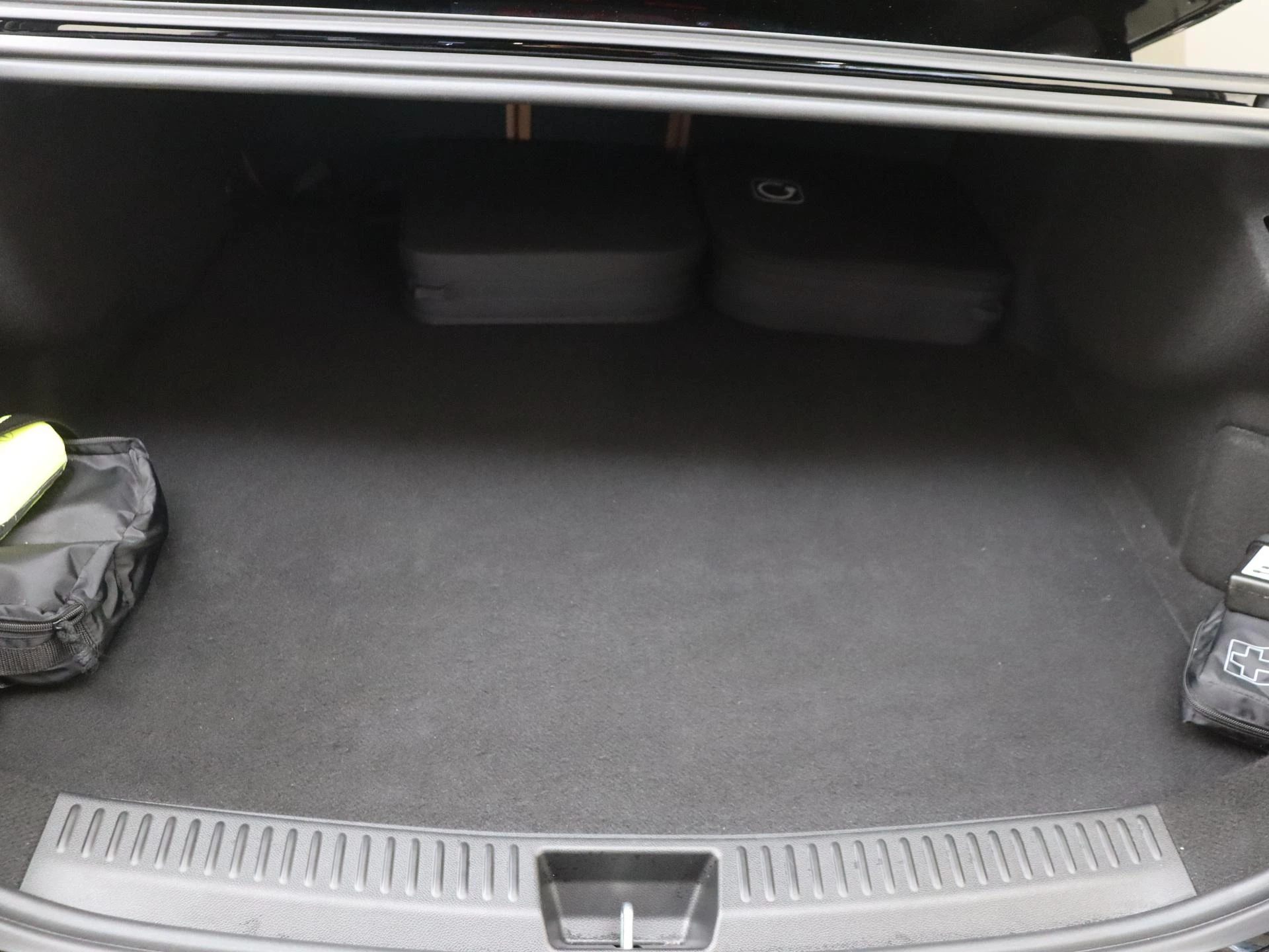 Mercedes-Benz-E-Klasse-image-30