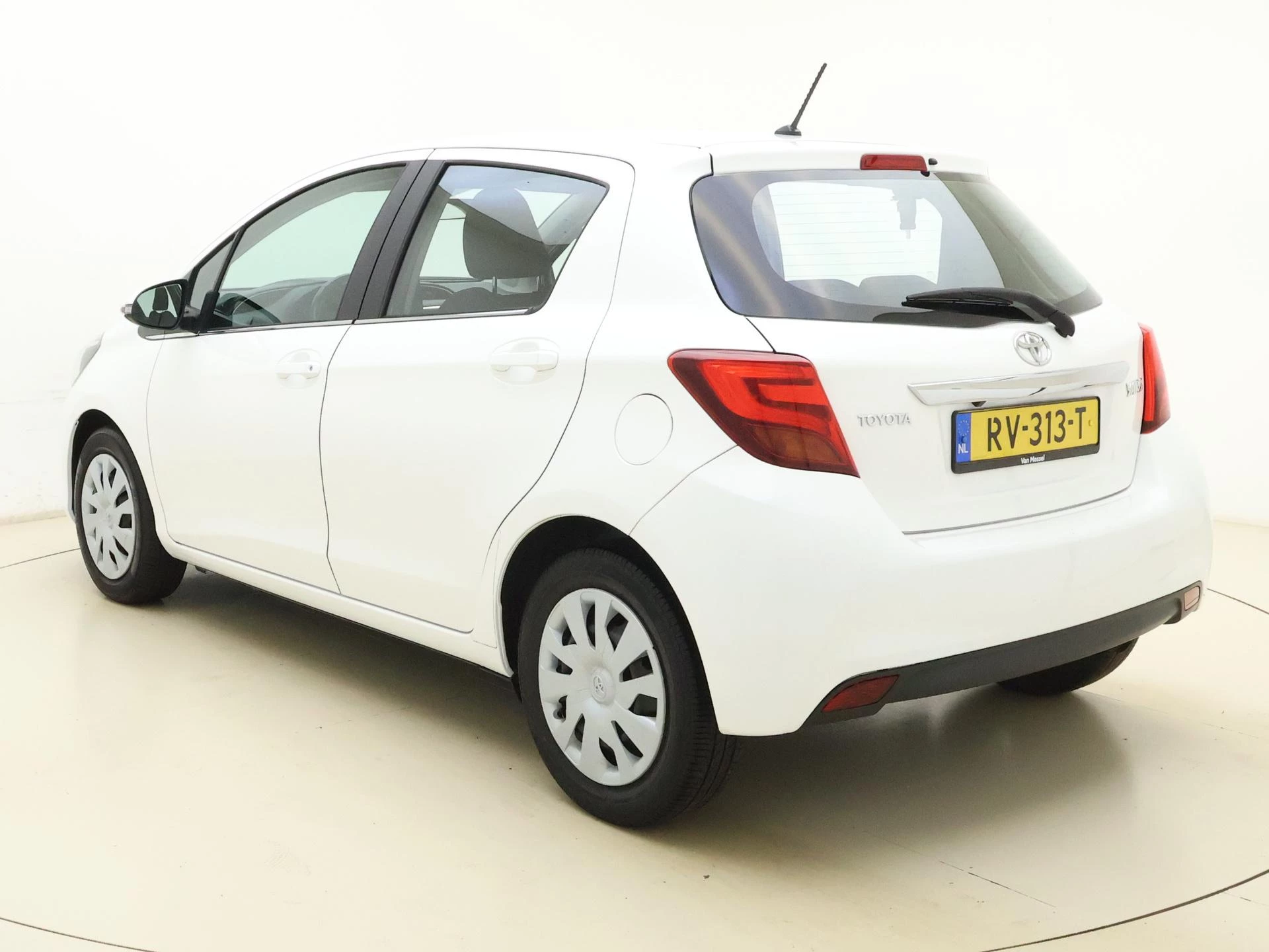 Toyota-Yaris-image-6