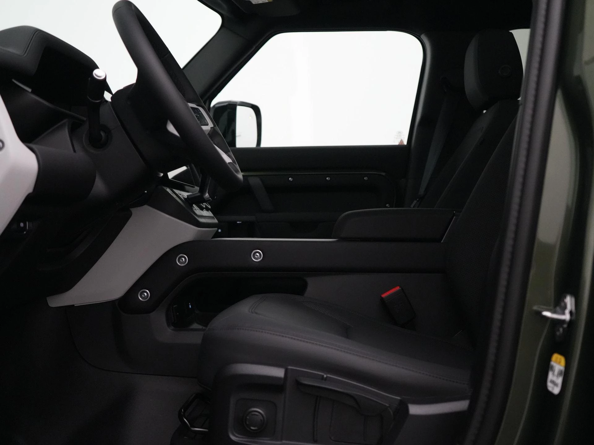 Land Rover-Defender-image-19