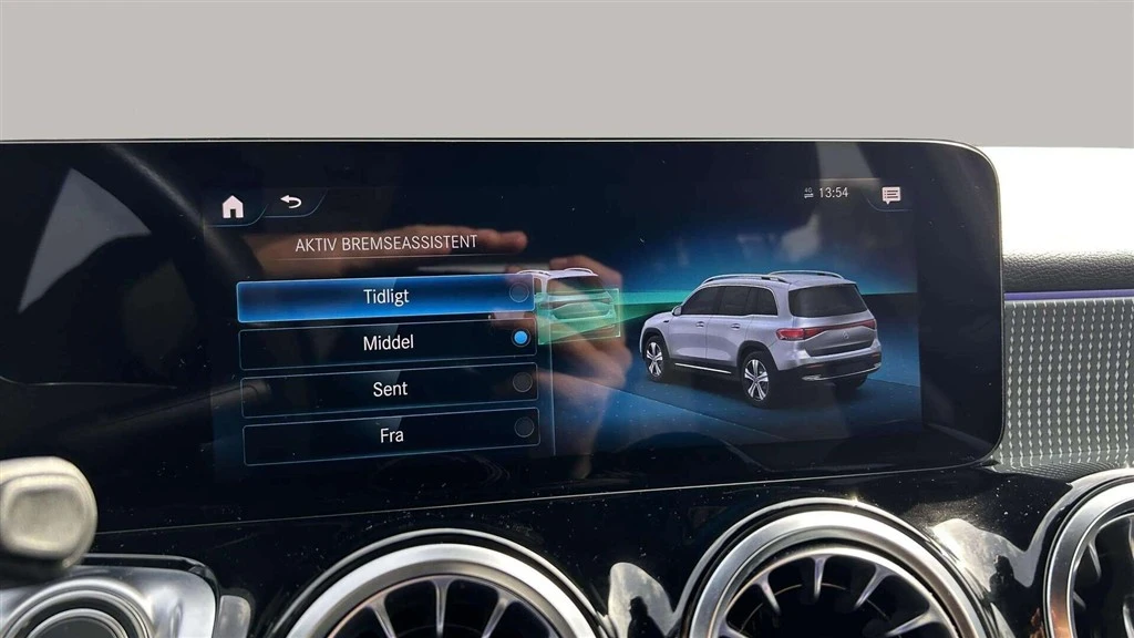 Mercedes-Benz-EQB-image-21