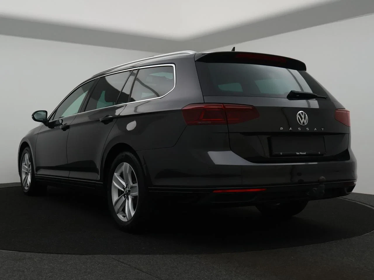 Volkswagen-Passat-image-2