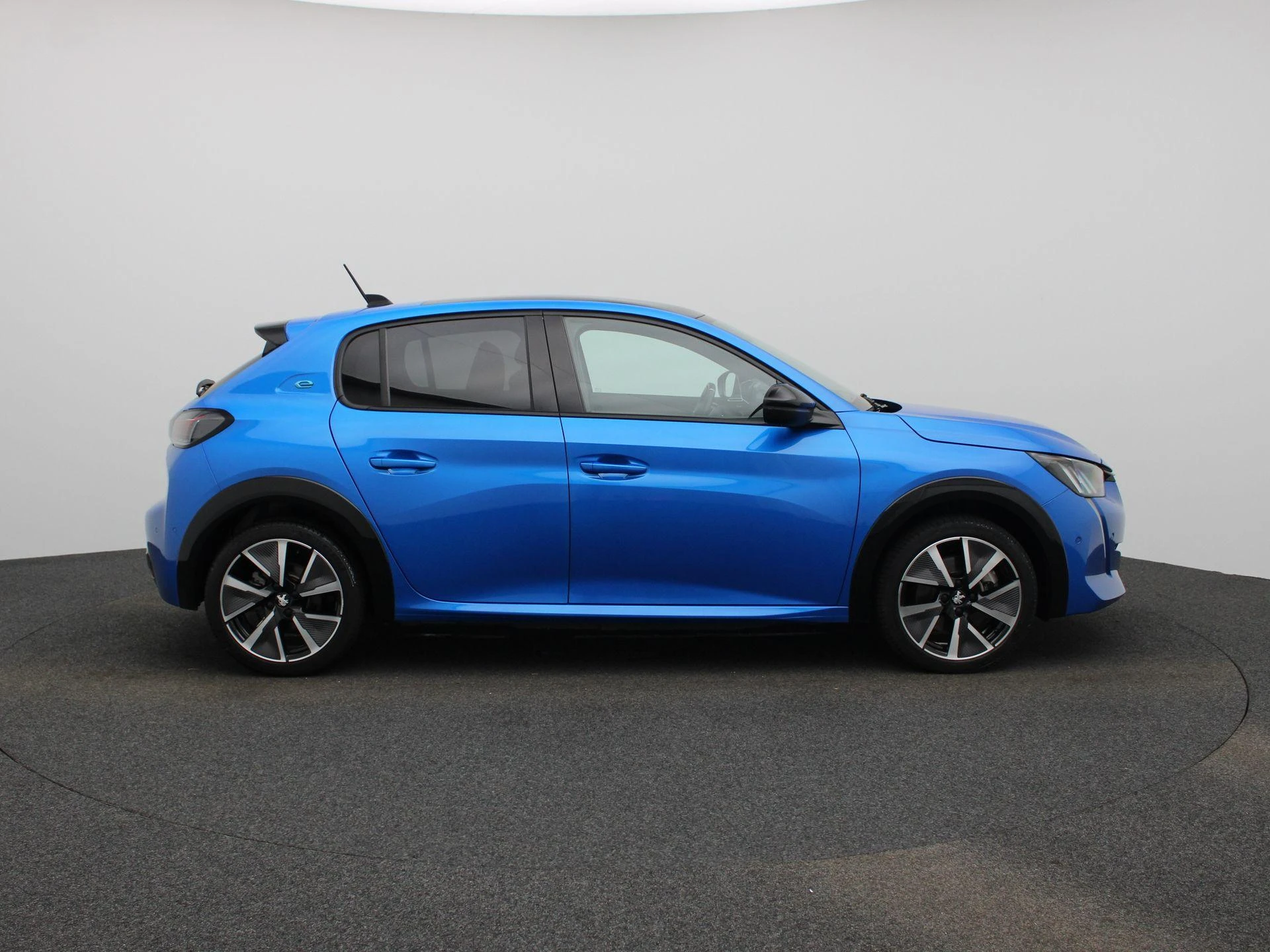 Peugeot-e-208-image-6
