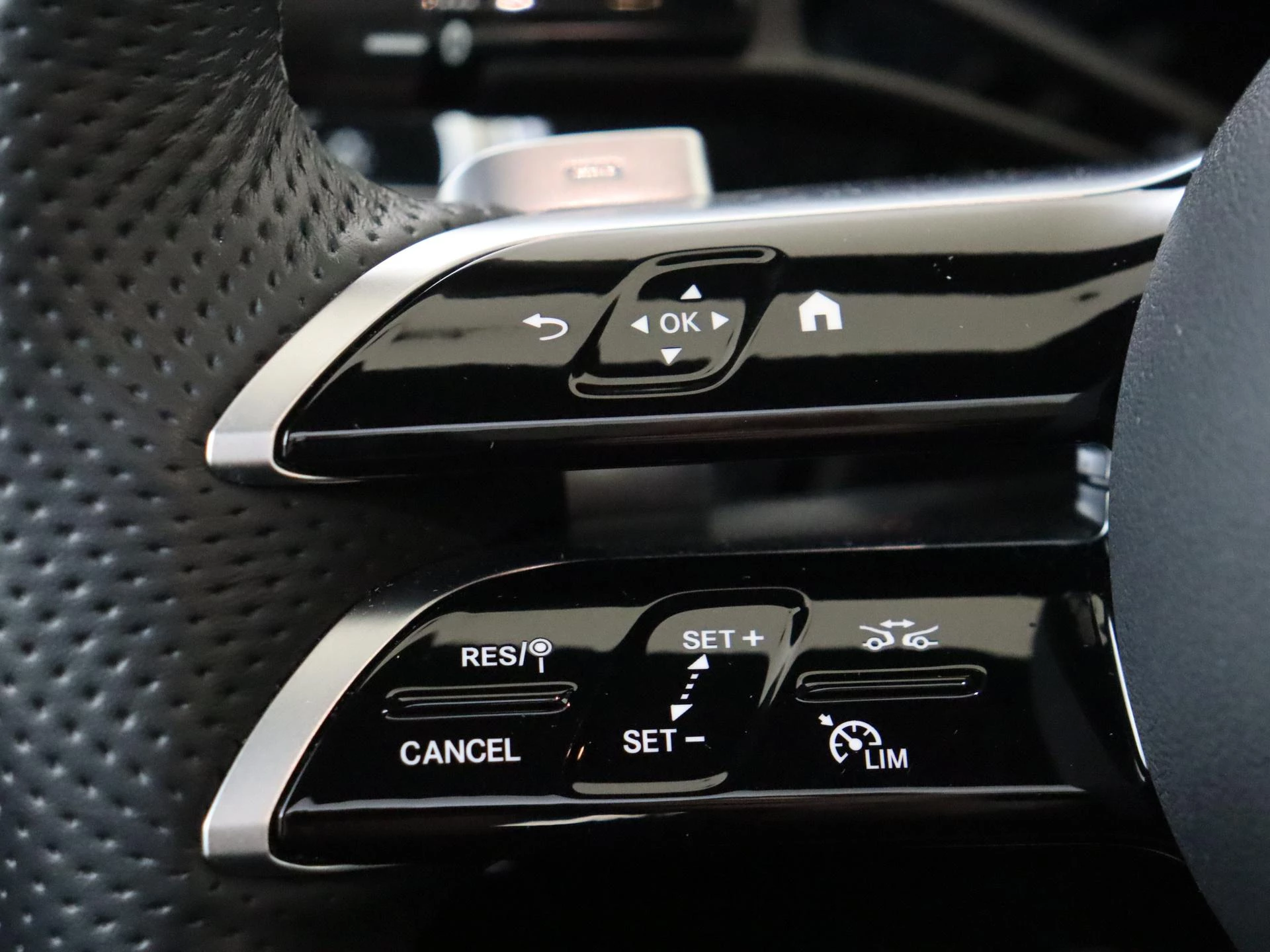 Mercedes-Benz-E-Klasse-image-15