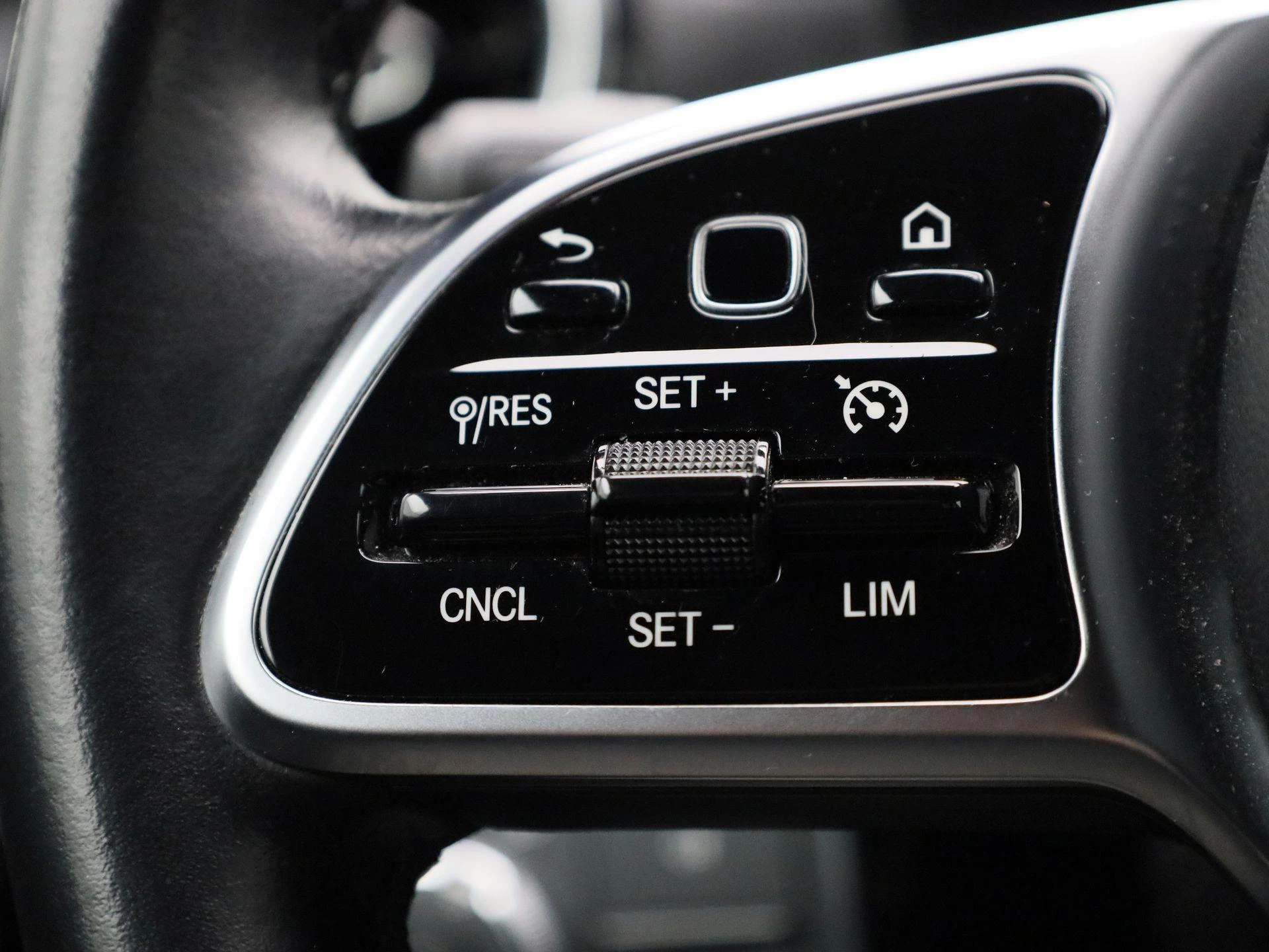 Mercedes-Benz-A-Klasse-image-16