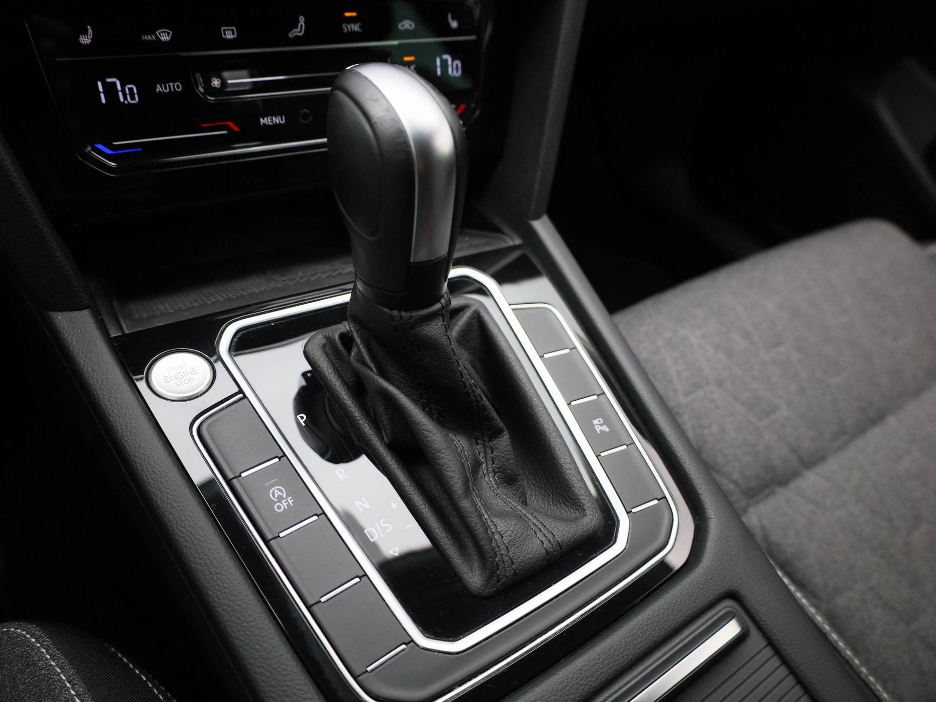 Volkswagen-Passat-image-25