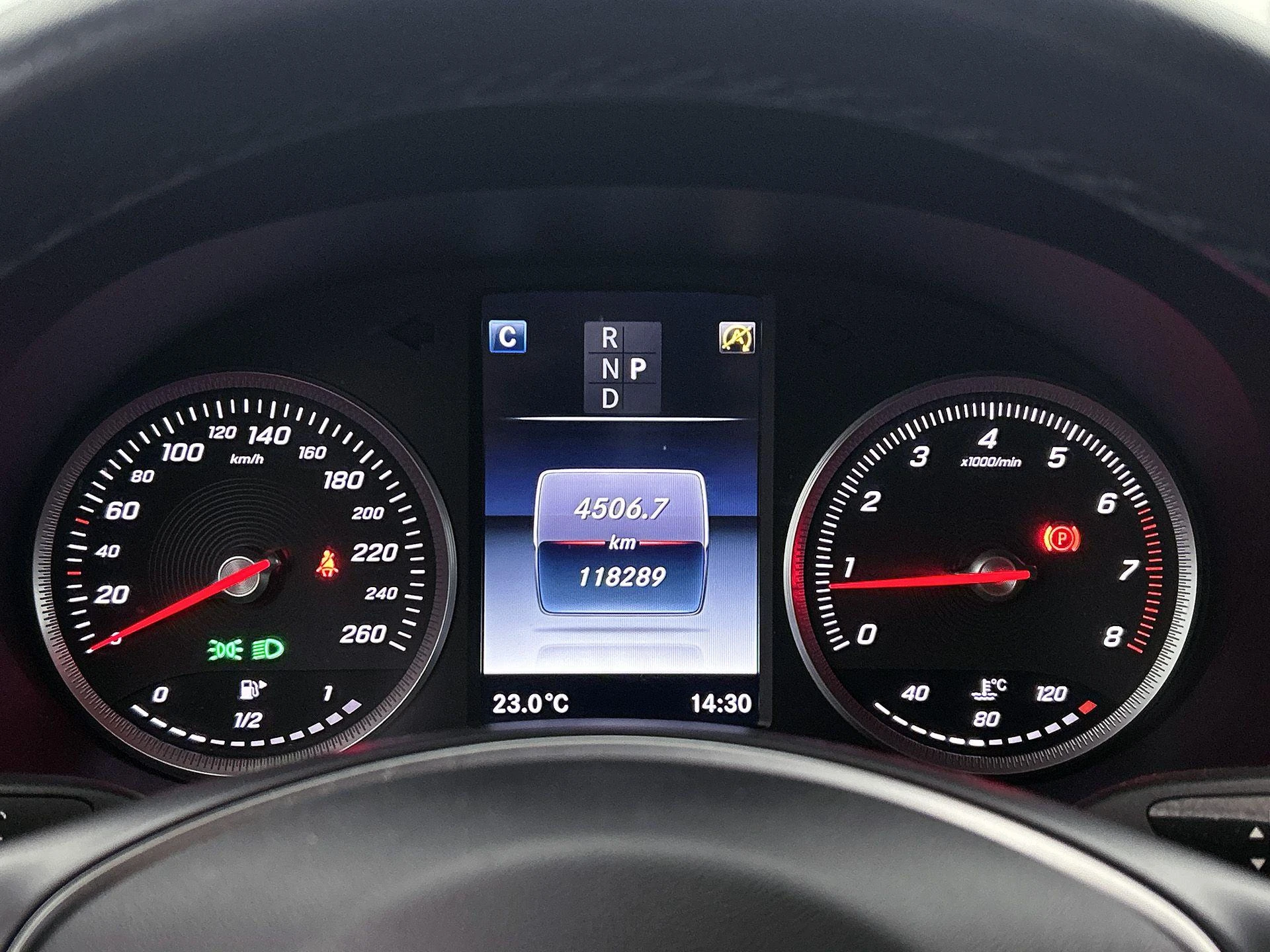 Mercedes-Benz-GLC-image-13