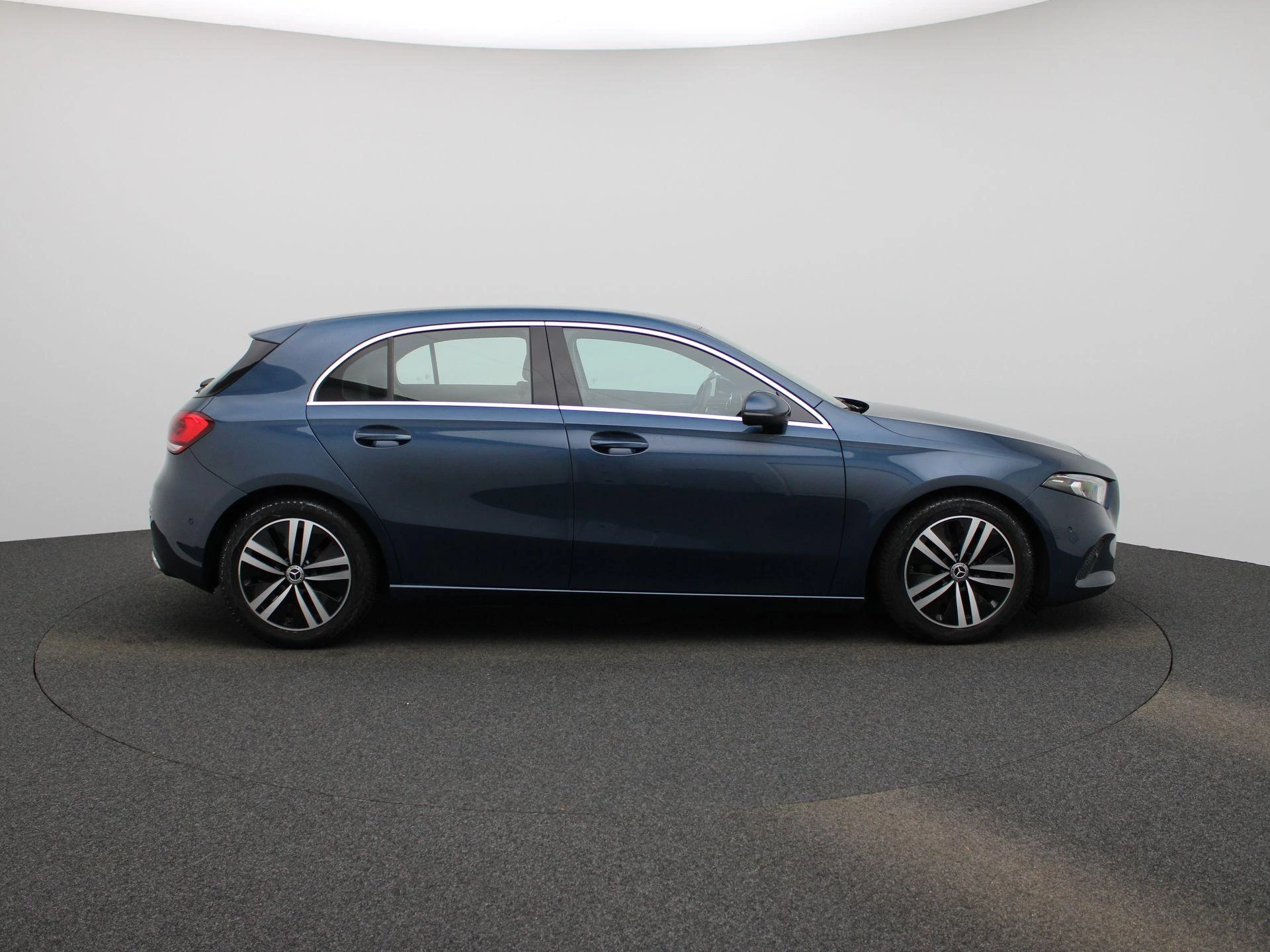 Mercedes-Benz-A-Klasse-image-5