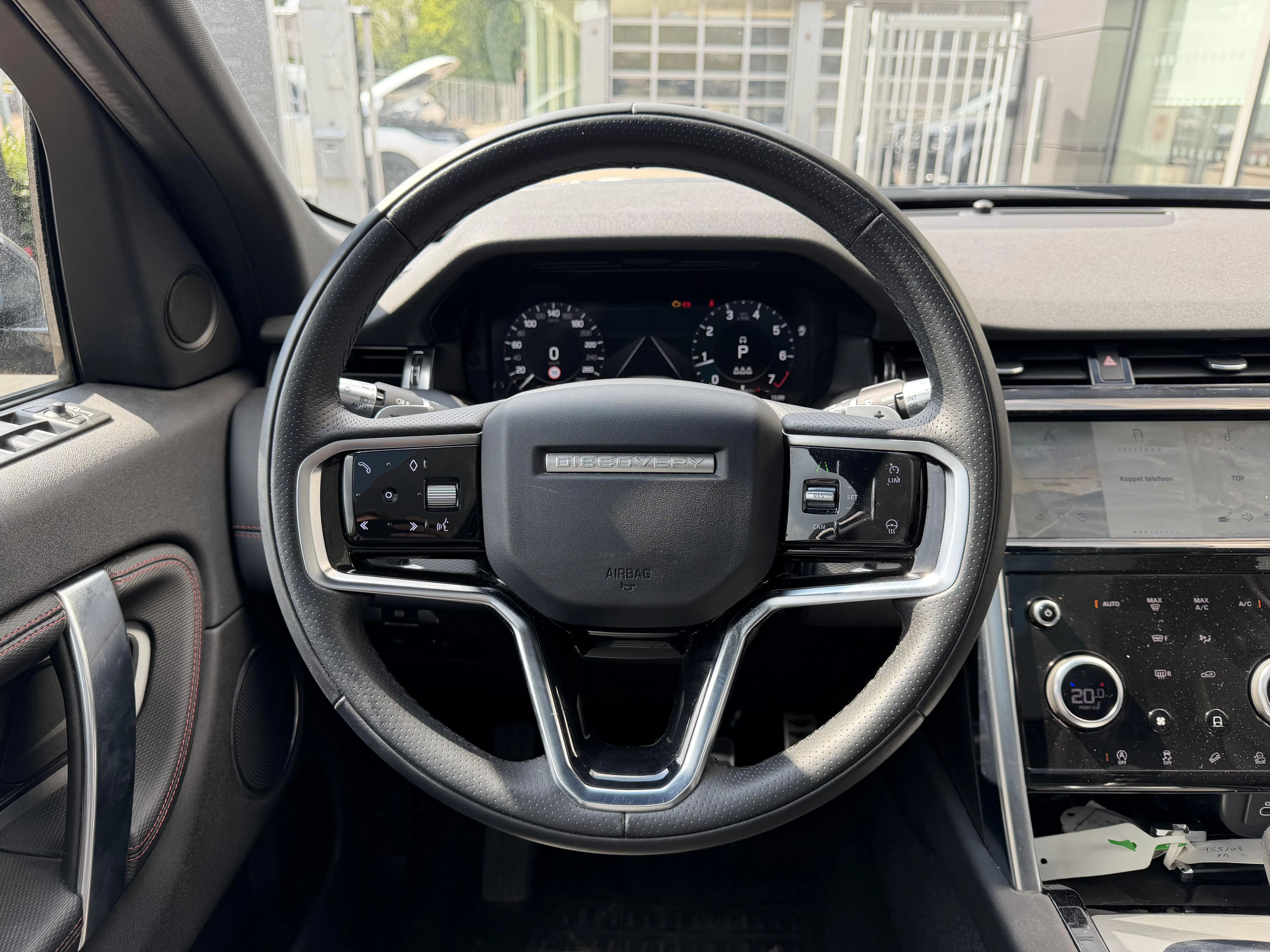 Land Rover-Discovery Sport-image-13