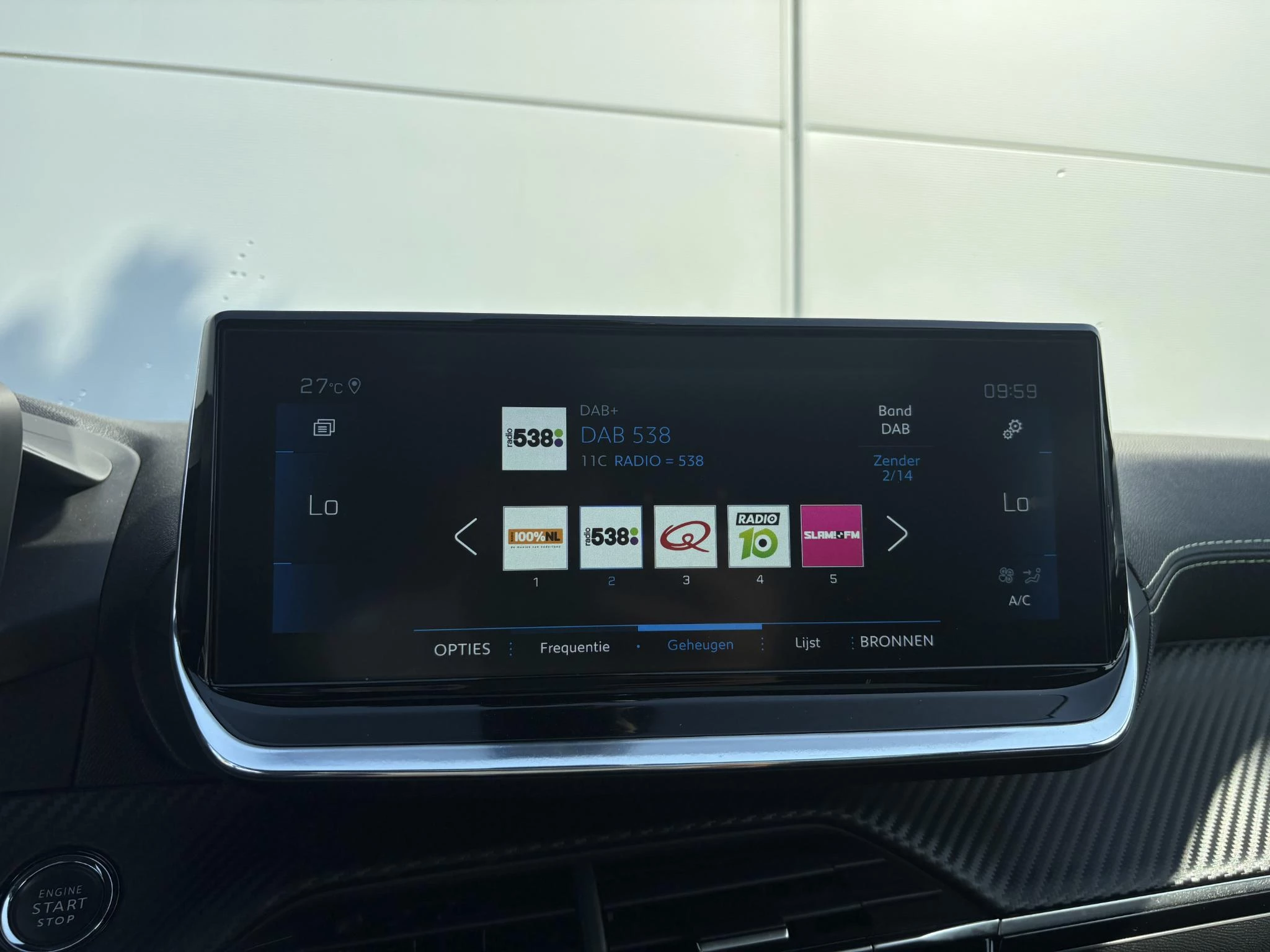 Peugeot-208-image-19