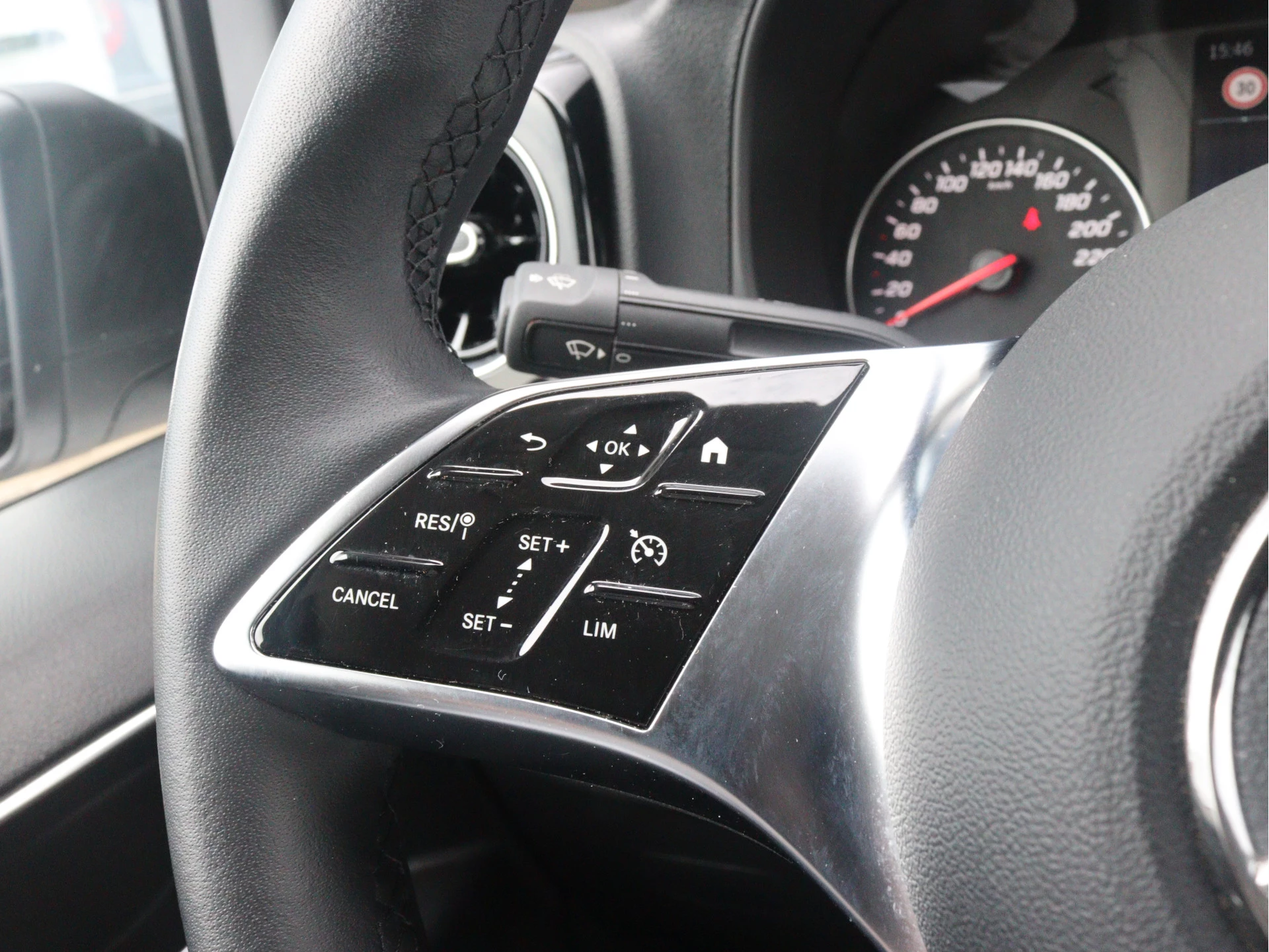 Mercedes-Benz-Vito-image-6