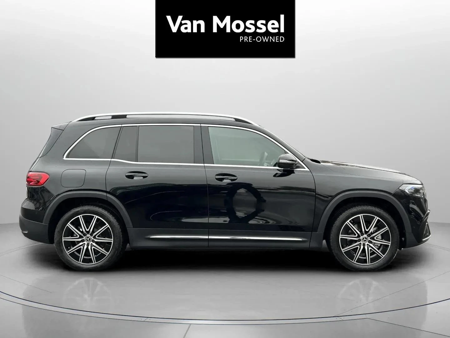 Mercedes-Benz-EQB-image-3