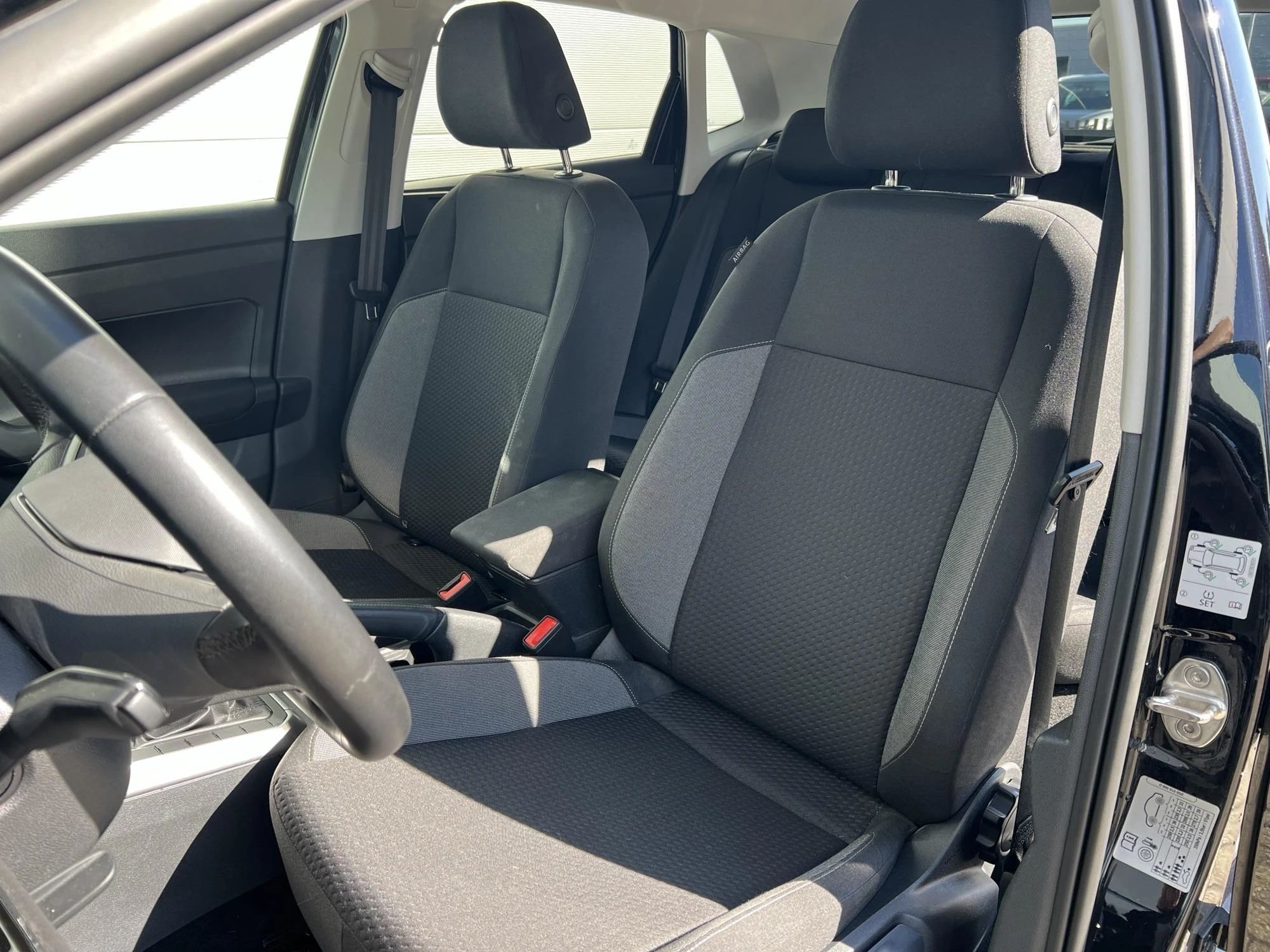 Volkswagen-Polo-image-4