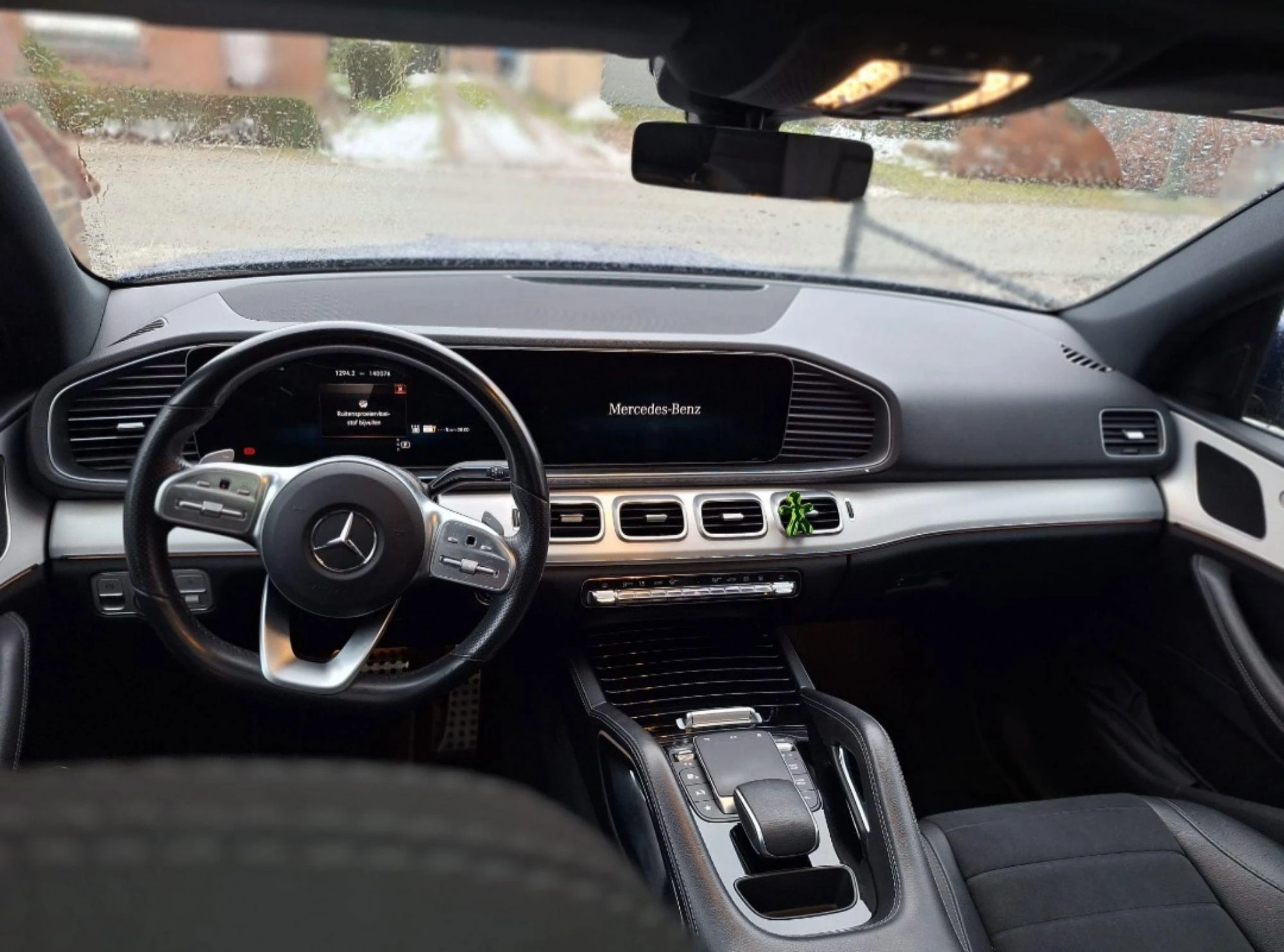 Mercedes-Benz-GLE-image-1