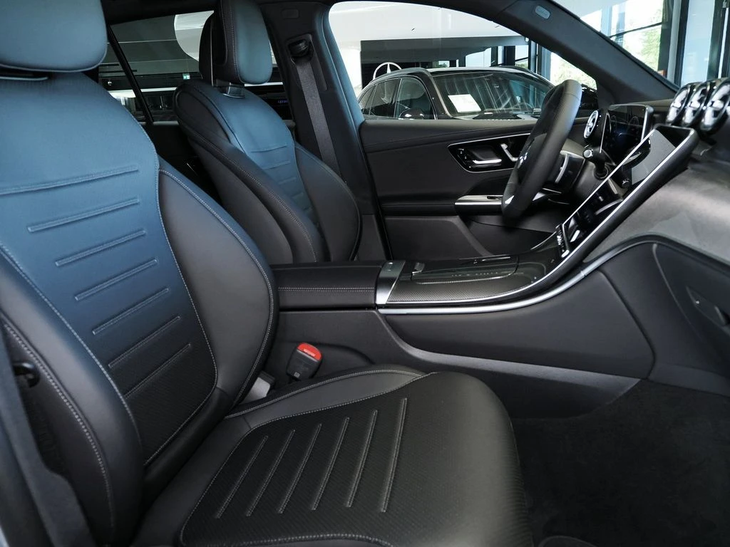 Mercedes-Benz-GLC 300 de-image-9
