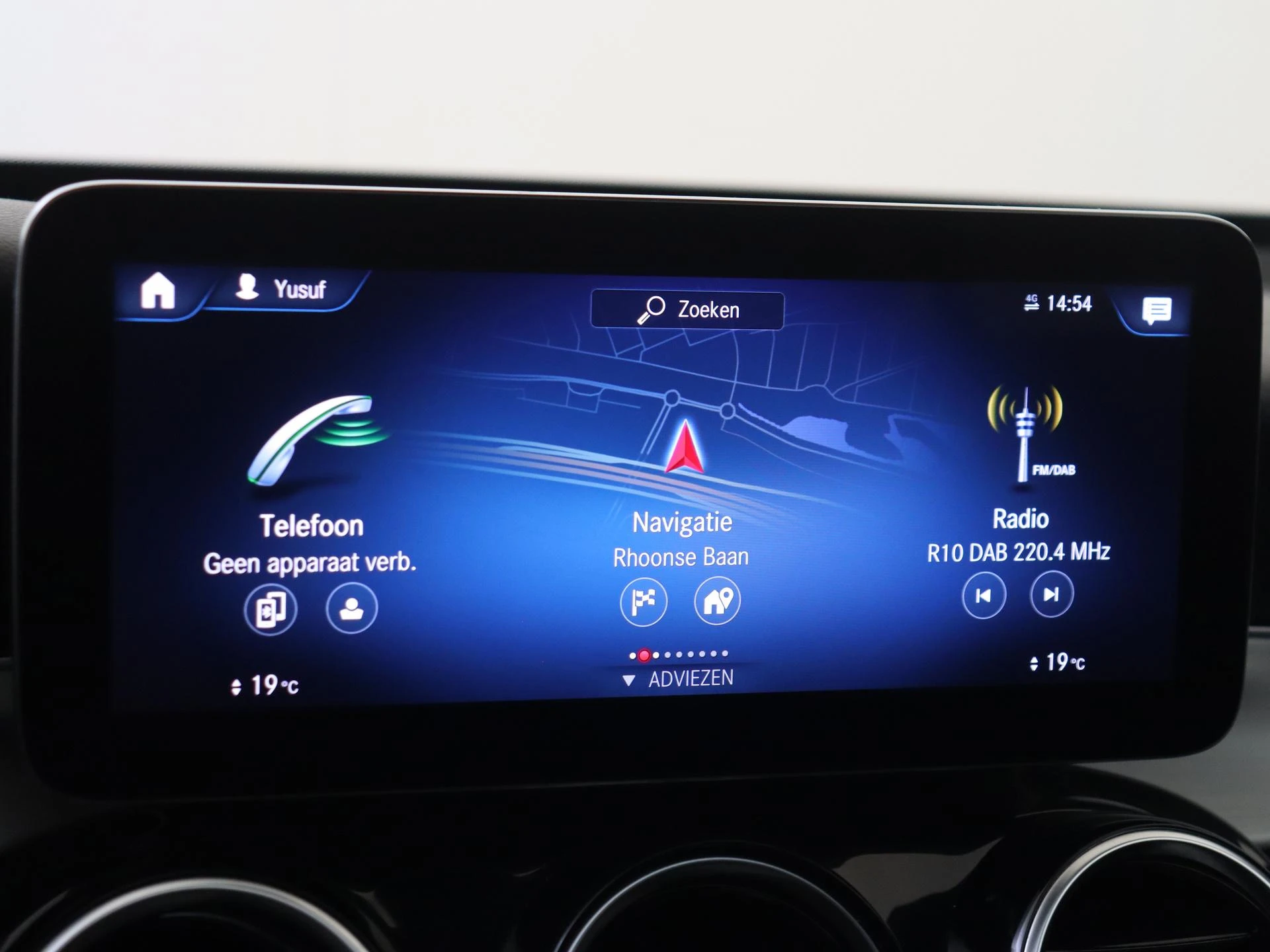 Mercedes-Benz-GLC-image-16