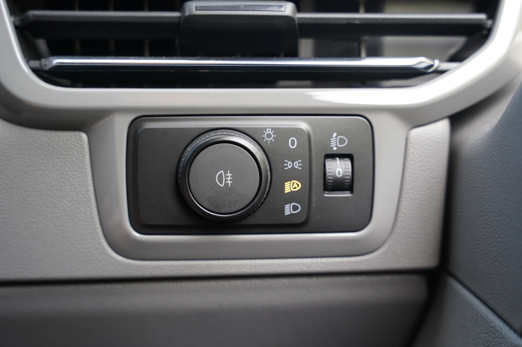 Volkswagen-Transporter-image-16