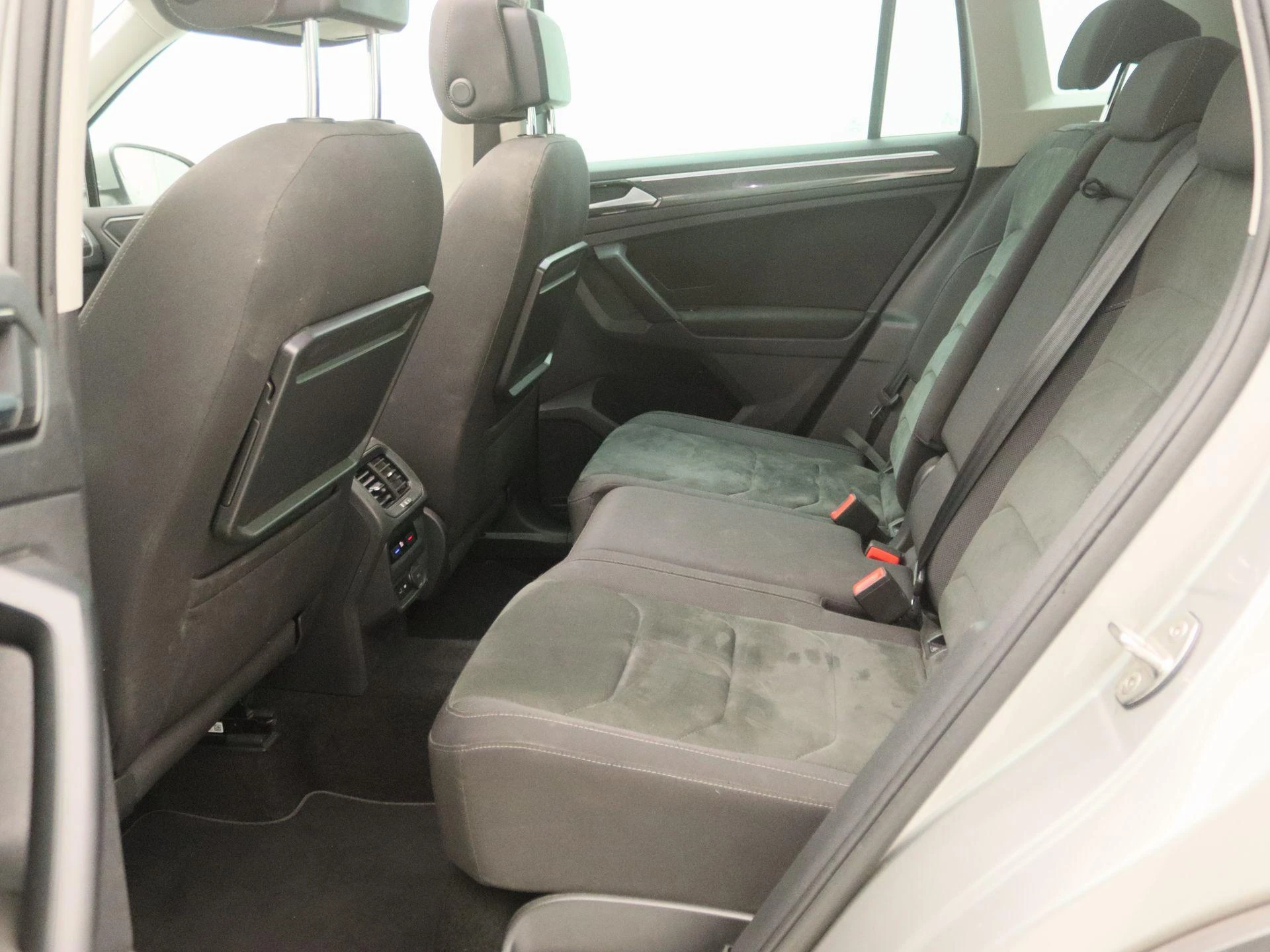 Volkswagen-Tiguan-image-12