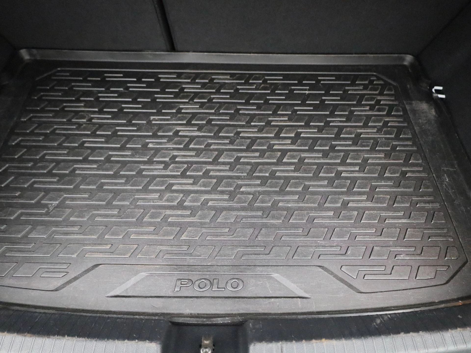 Volkswagen-Polo-image-12
