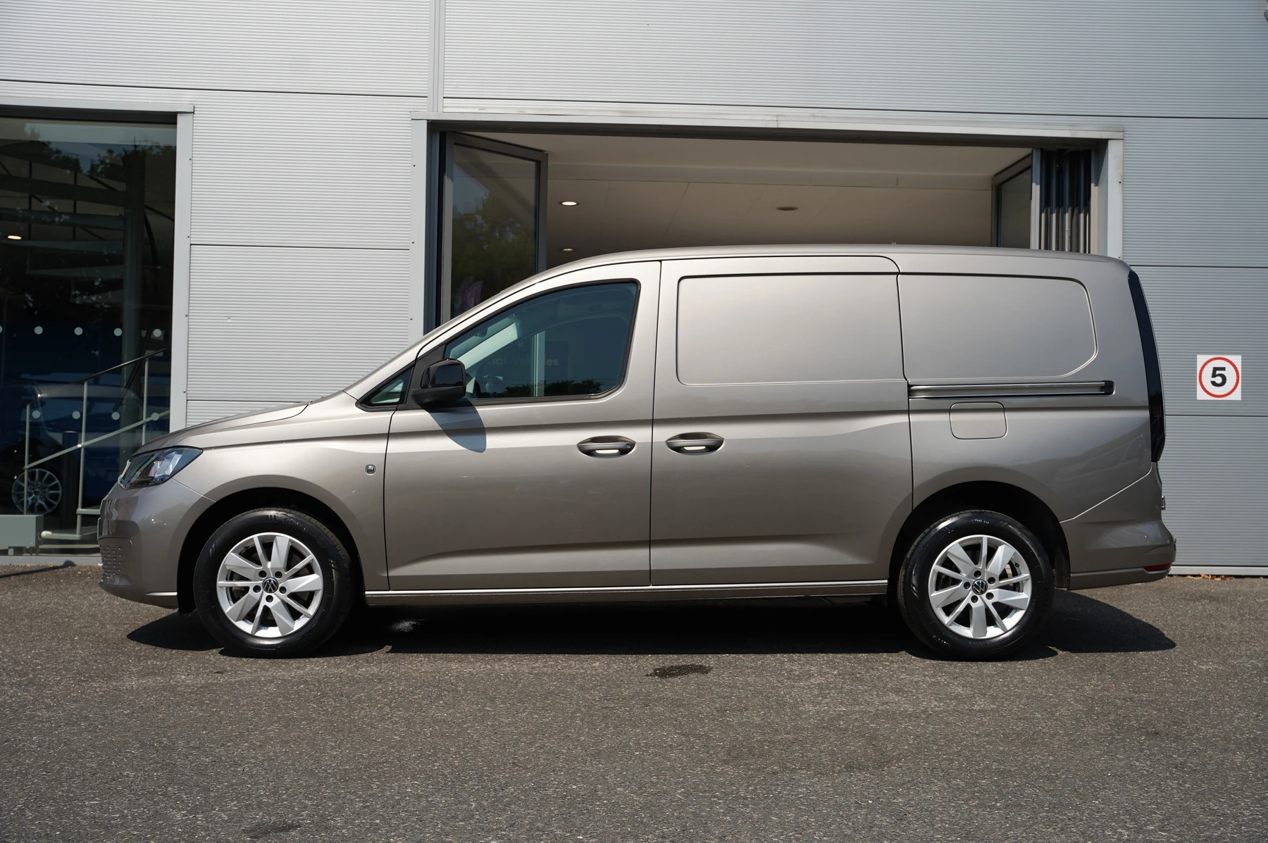 Volkswagen-Caddy-image-10