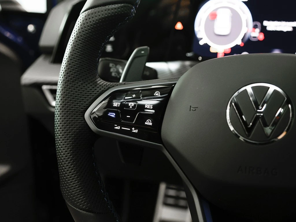 Volkswagen-Golf-image-16