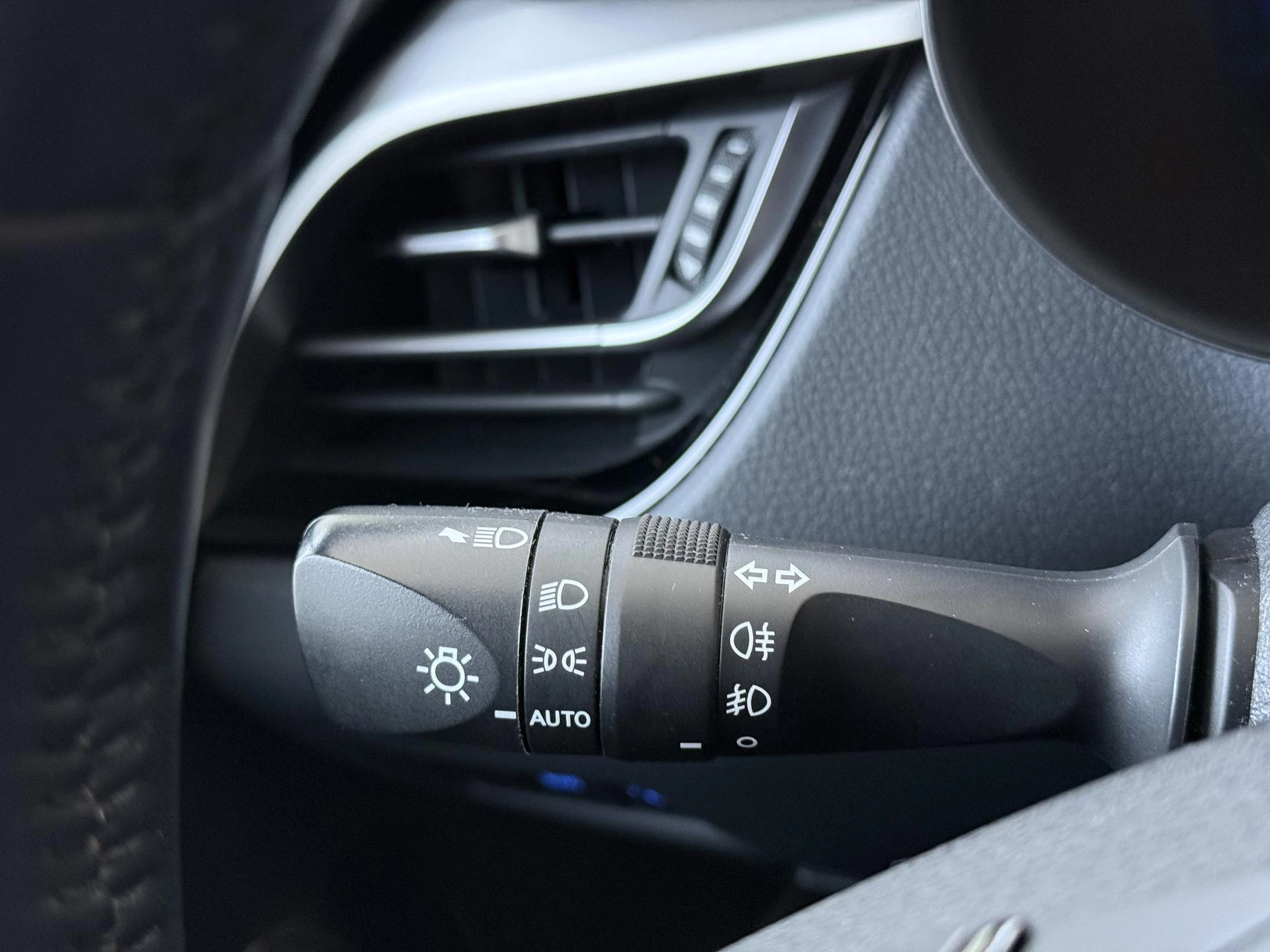 Toyota-C-HR-image-23