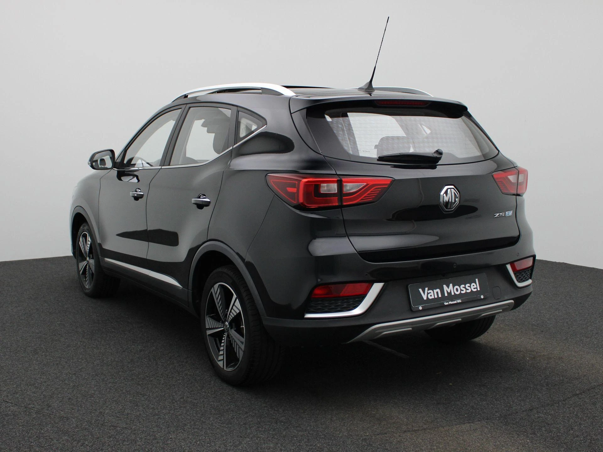 MG-ZS EV-image-1