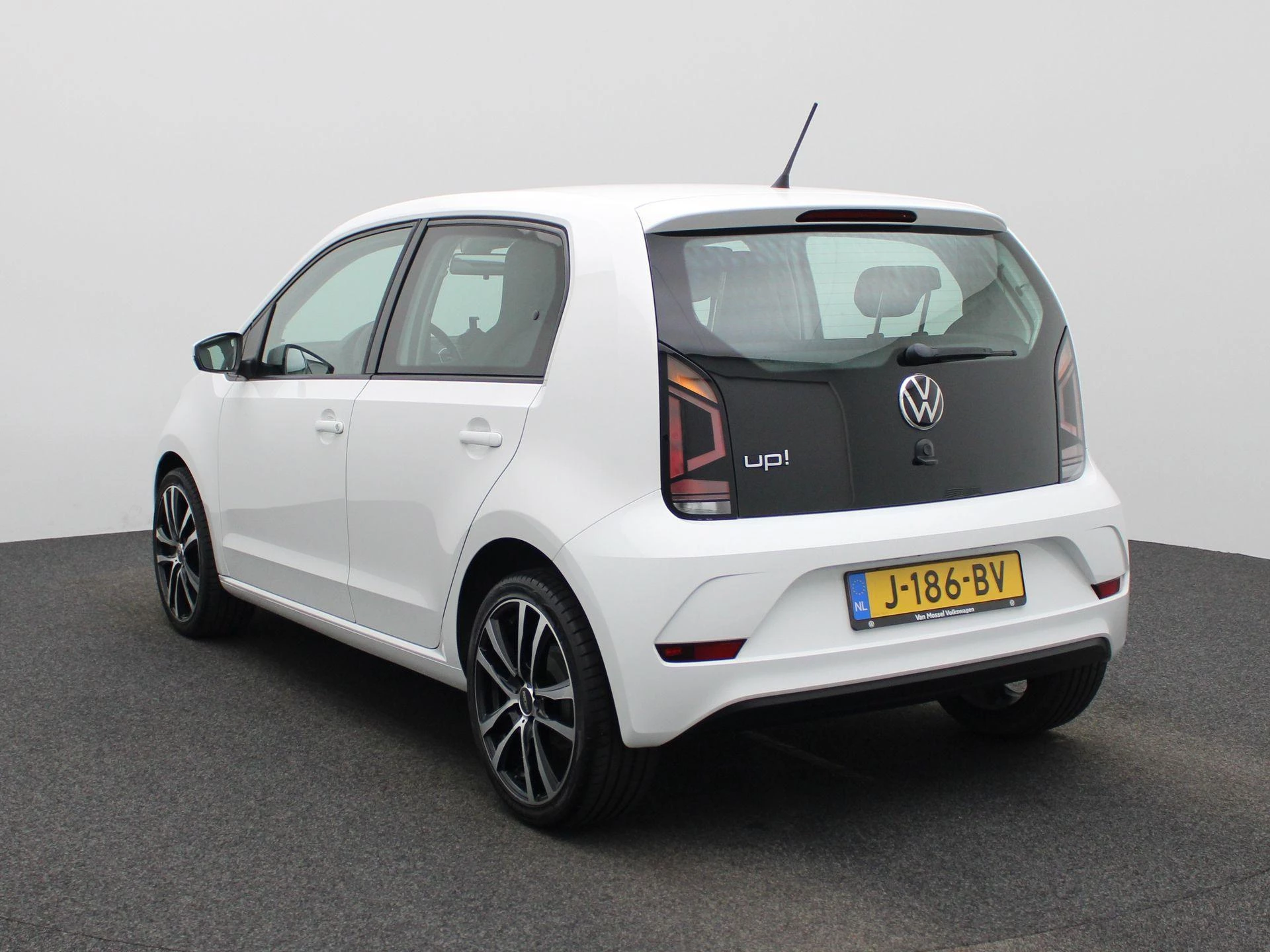 Volkswagen-up!-image-1