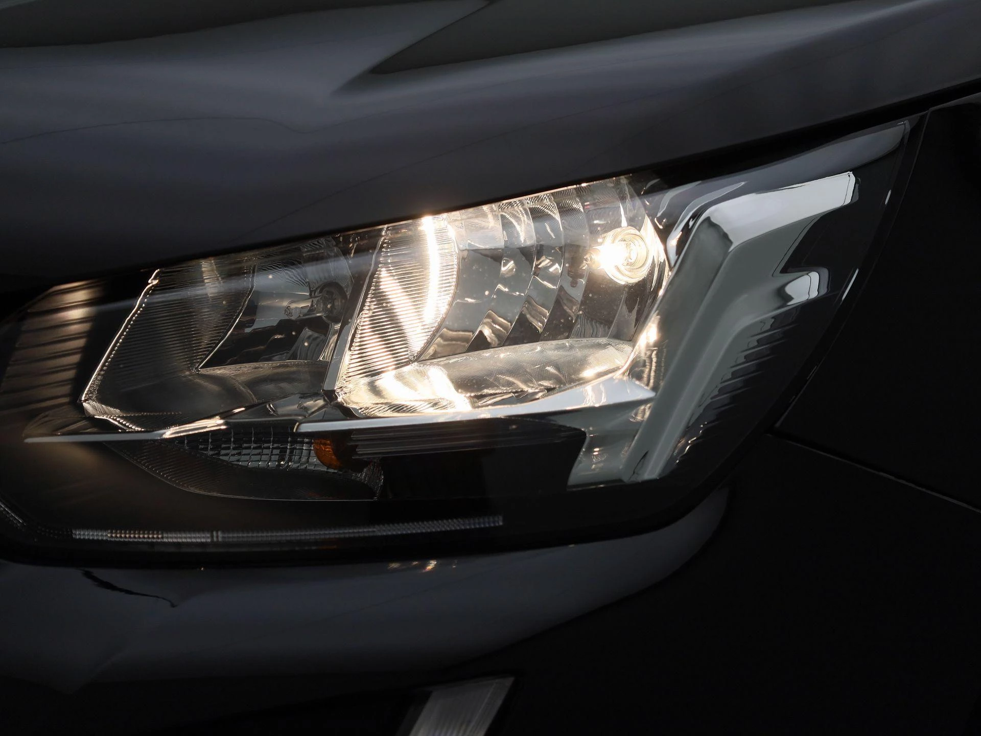 Peugeot e-2008 EV Active 50 kWh