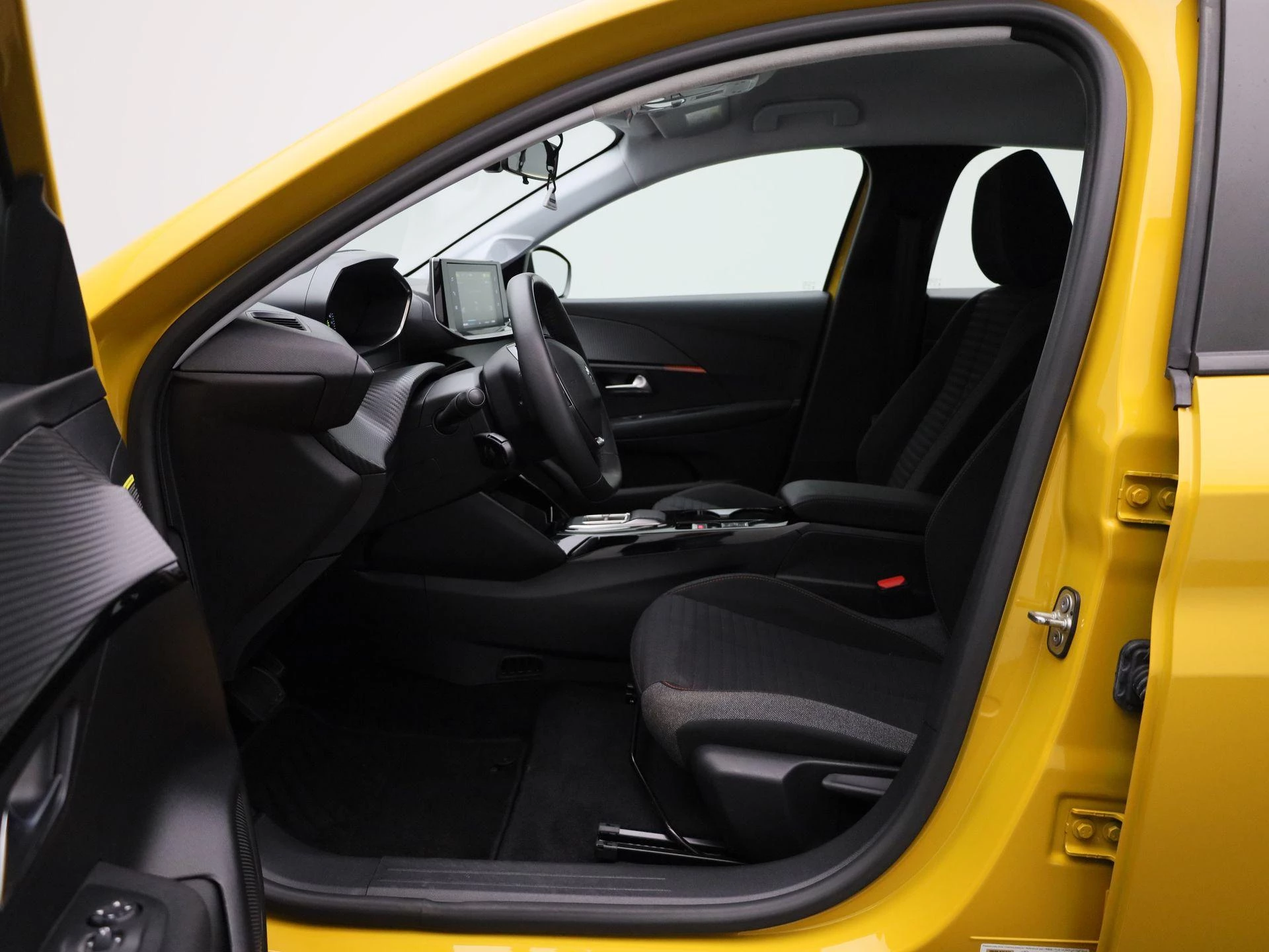 Peugeot-e-208-image-8