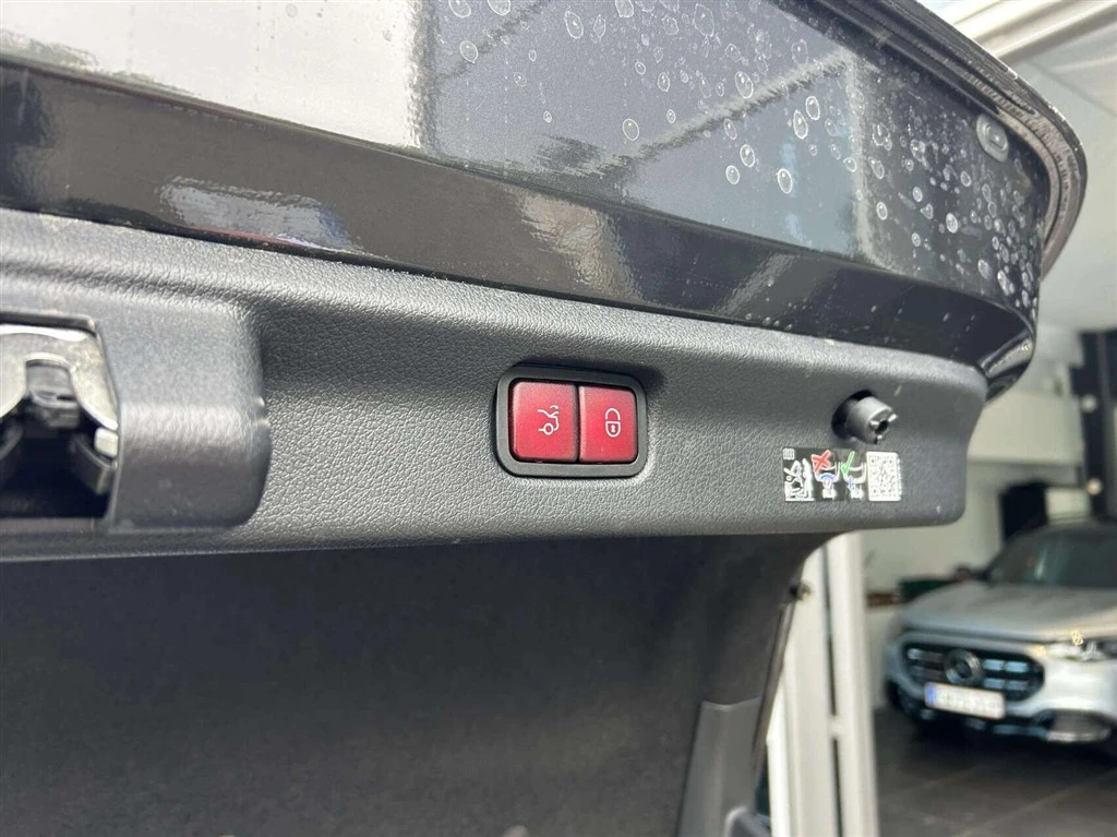 Mercedes-Benz-EQE-image-23