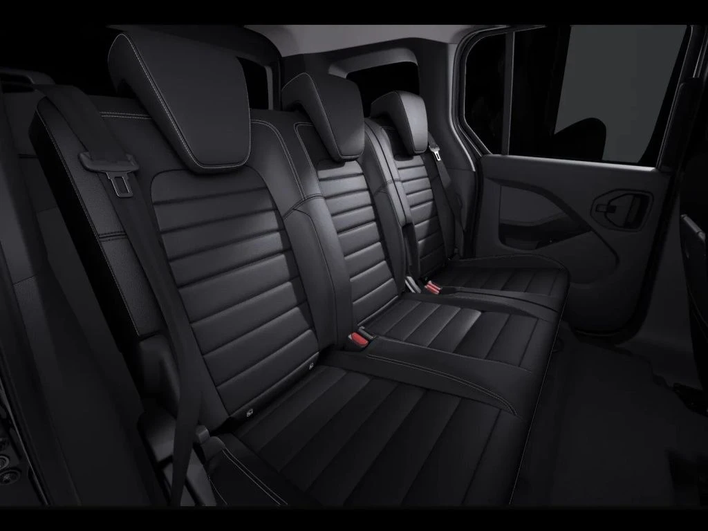 Mercedes-Benz-EQT 200-image-11