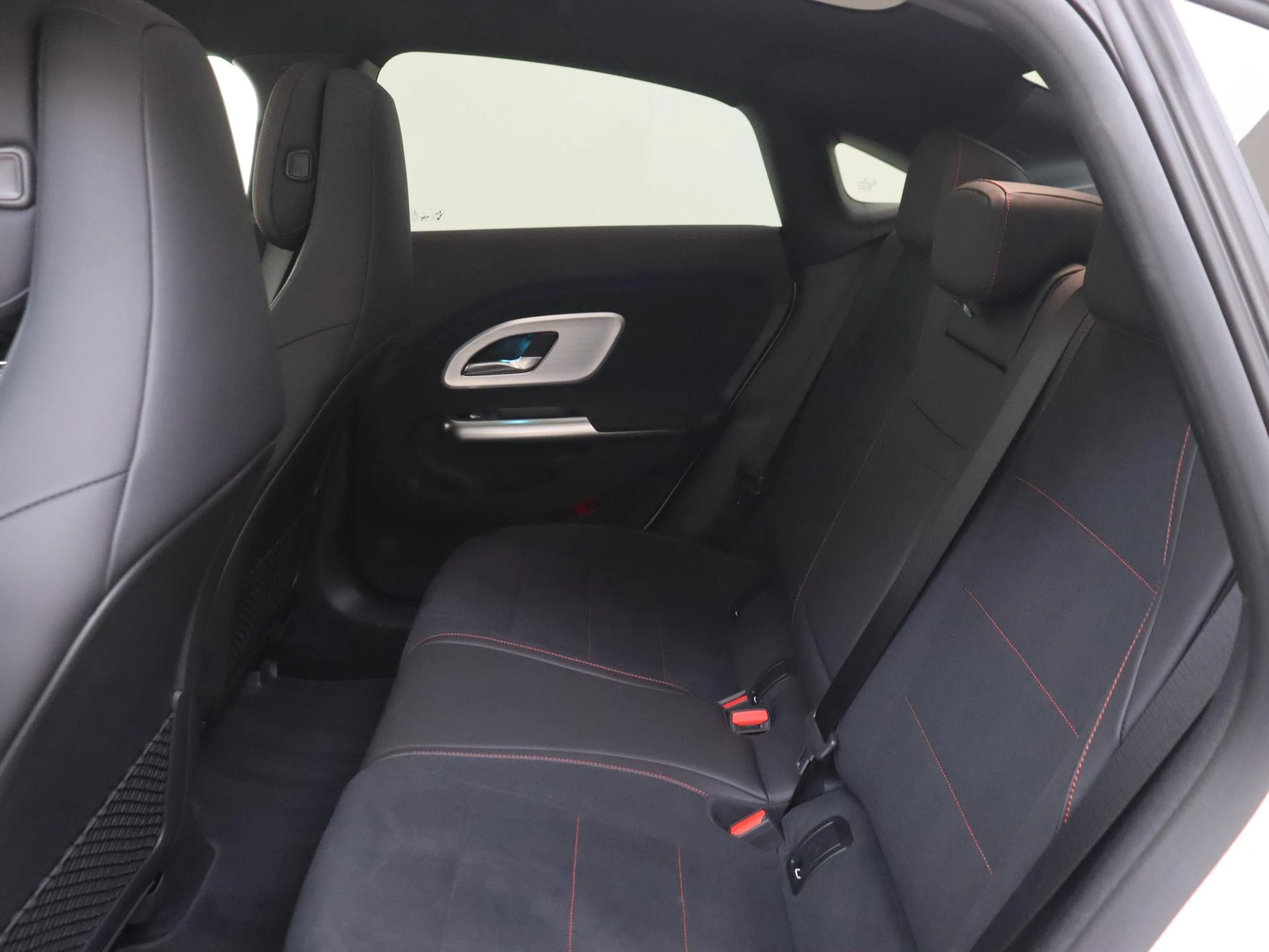 Mercedes-Benz-CLA-image-15