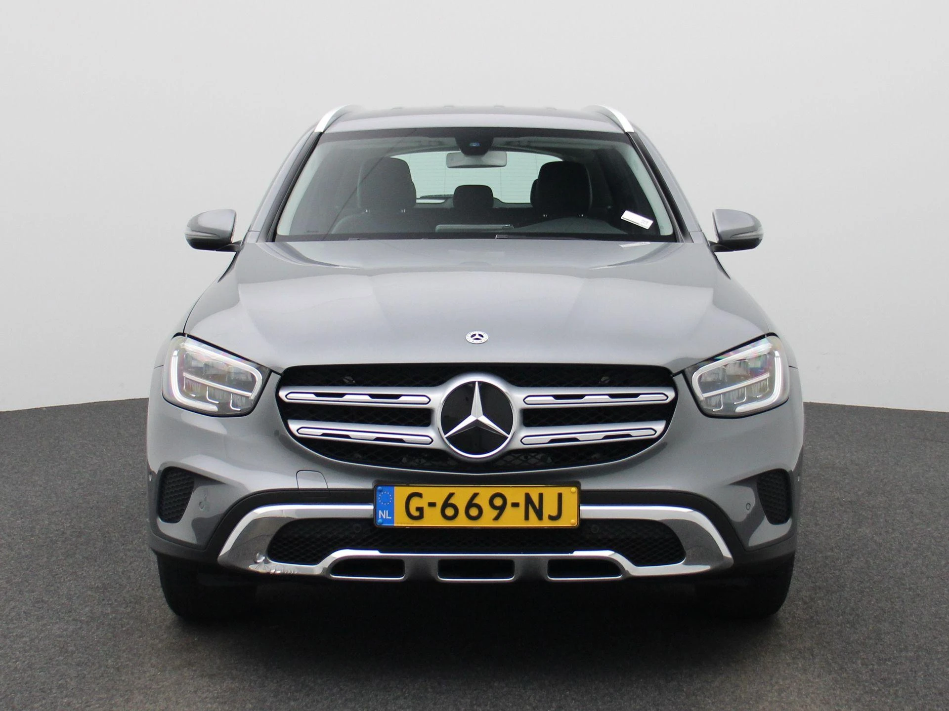 Mercedes-Benz-GLC-image-2
