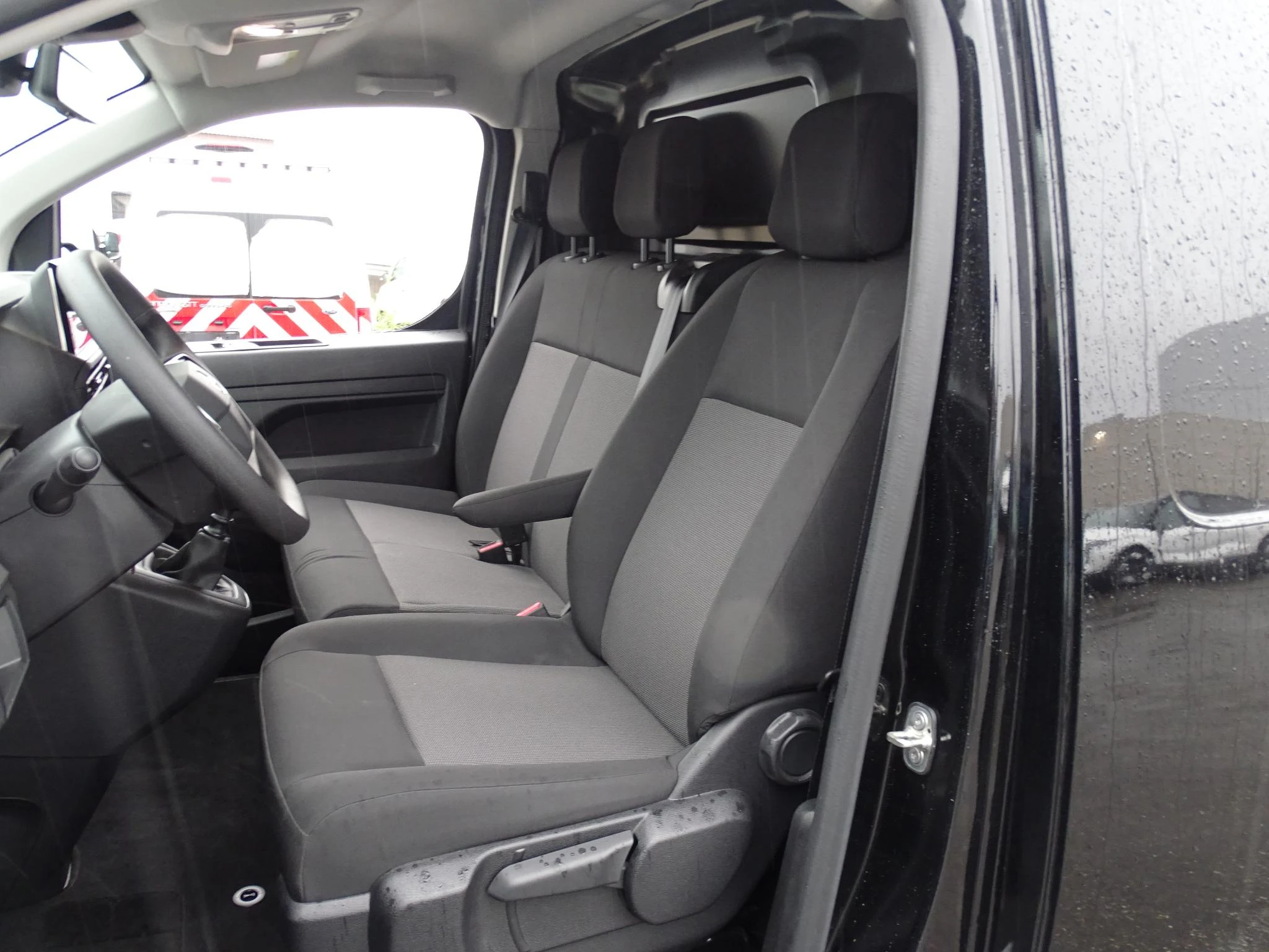 Opel-Vivaro-image-10