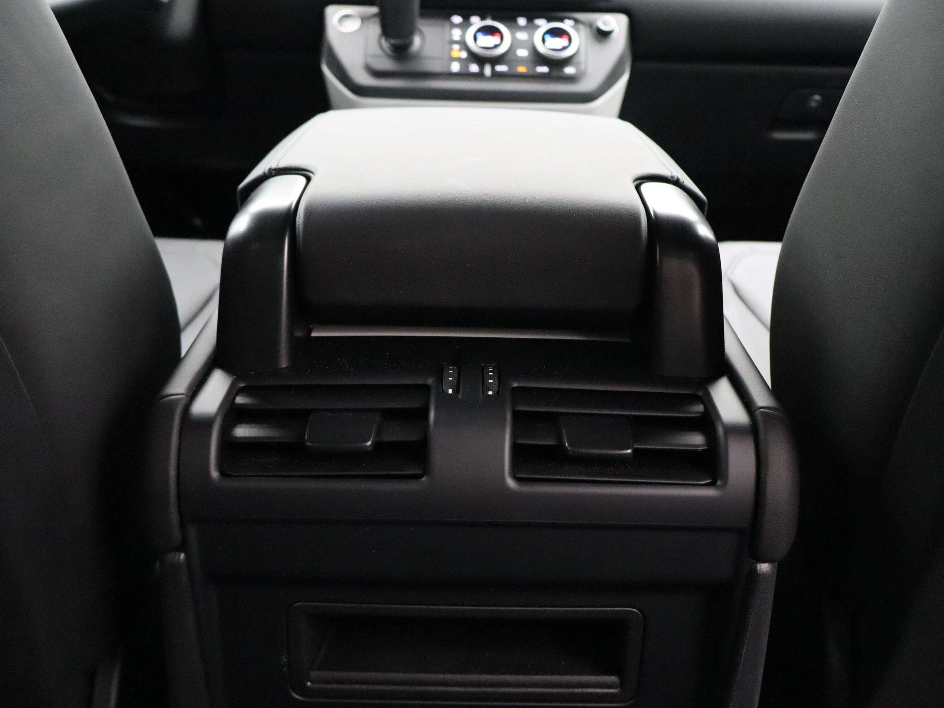 Land Rover Defender 110 2.0 P300e 110 X-Dynamic HSE