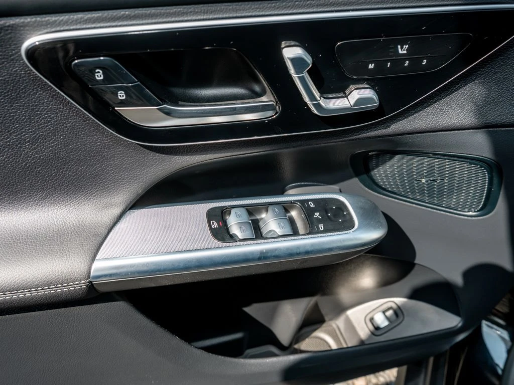 Mercedes-Benz-GLC 300 d-image-14