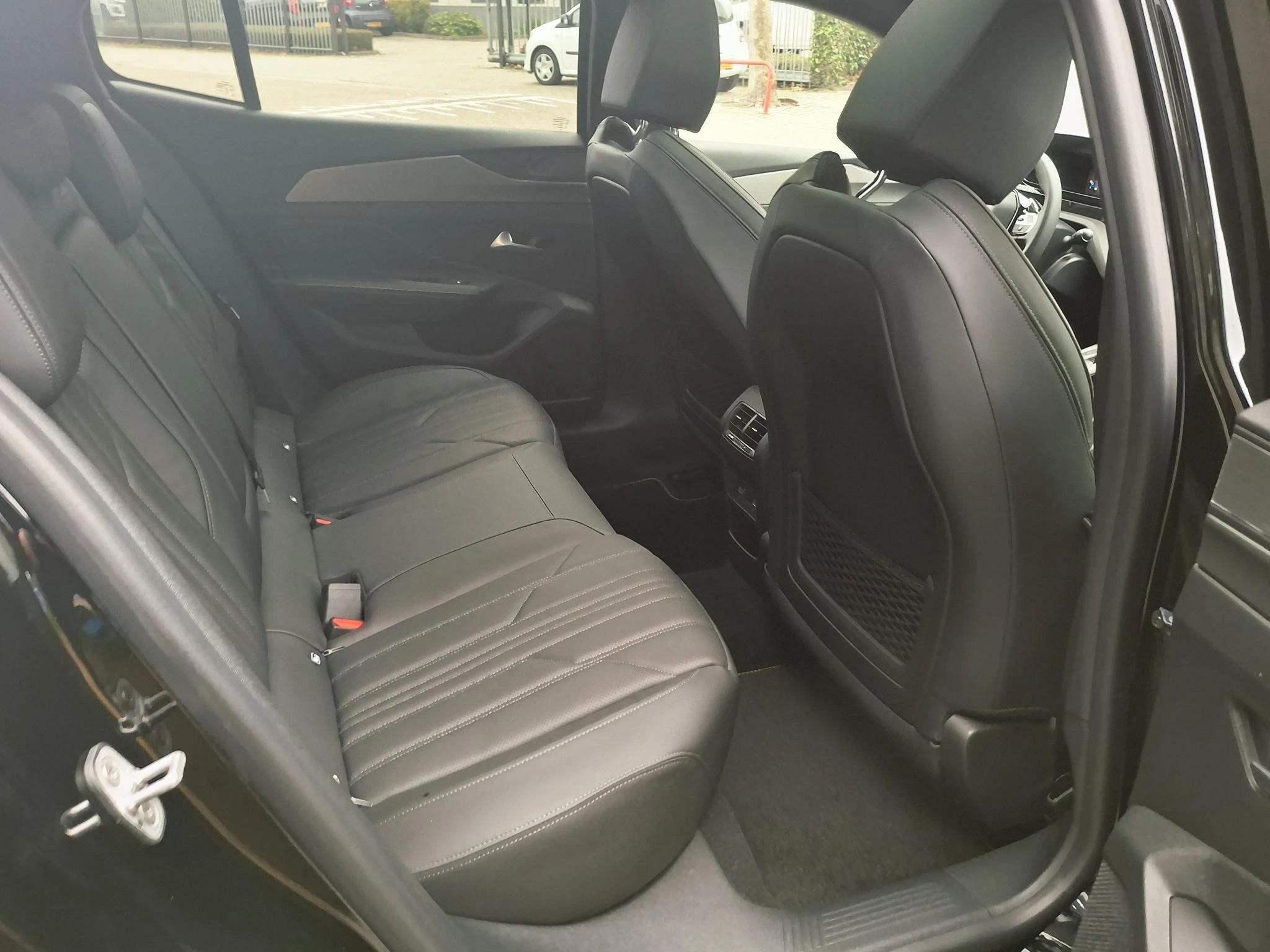 Peugeot-408-image-33