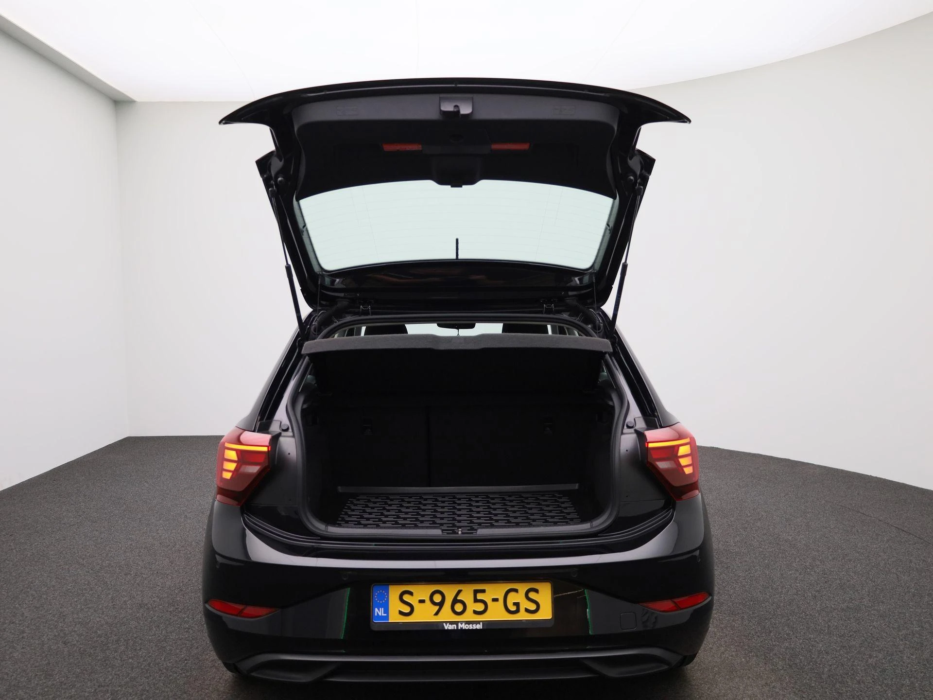 Volkswagen-Polo-image-10