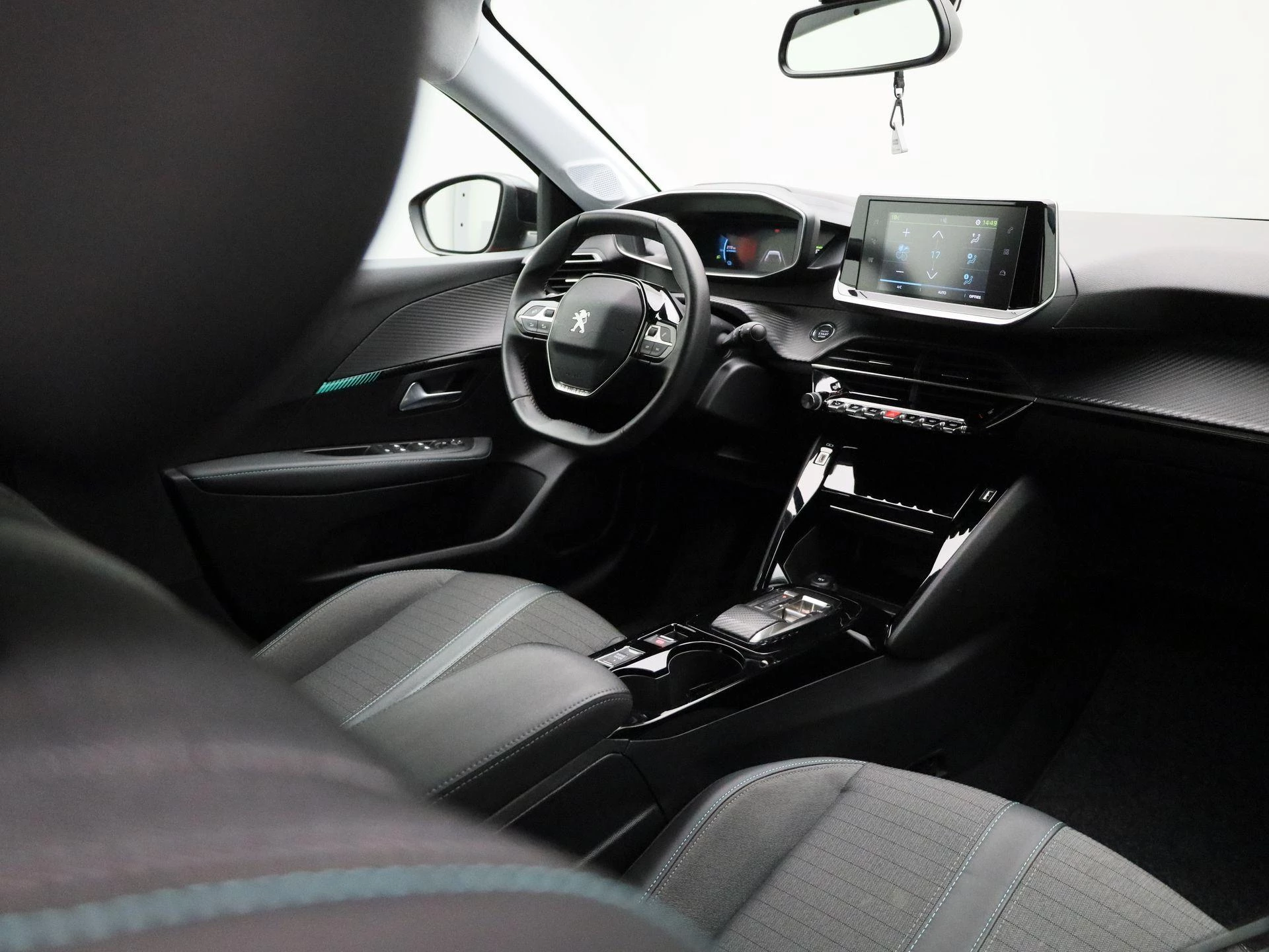 Peugeot-e-208-image-37