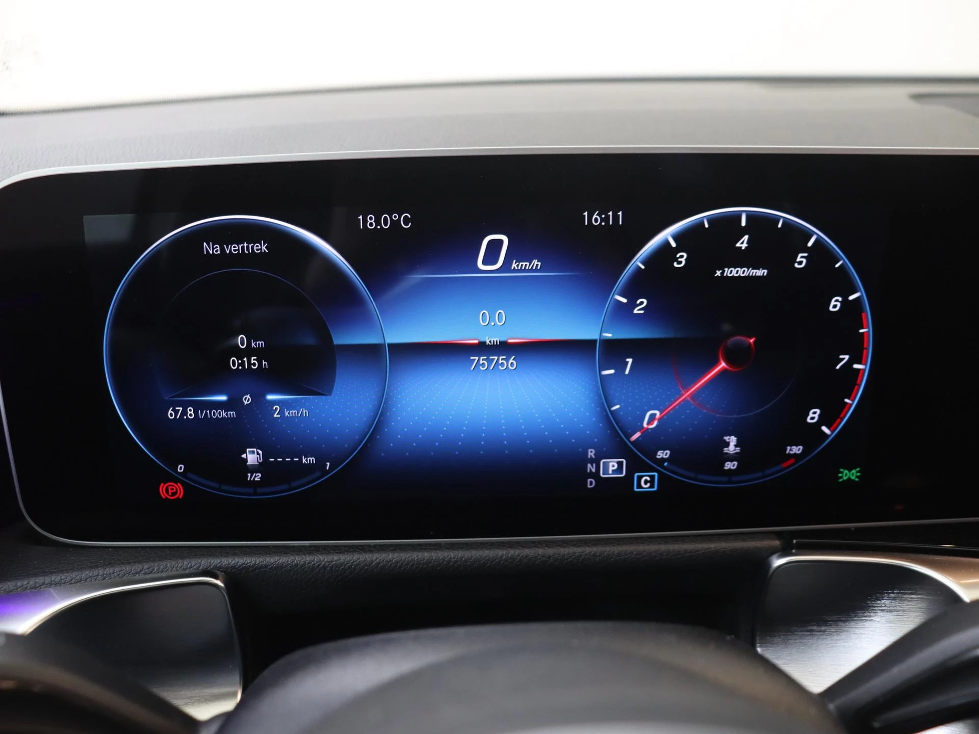 Mercedes-Benz-GLB-image-15