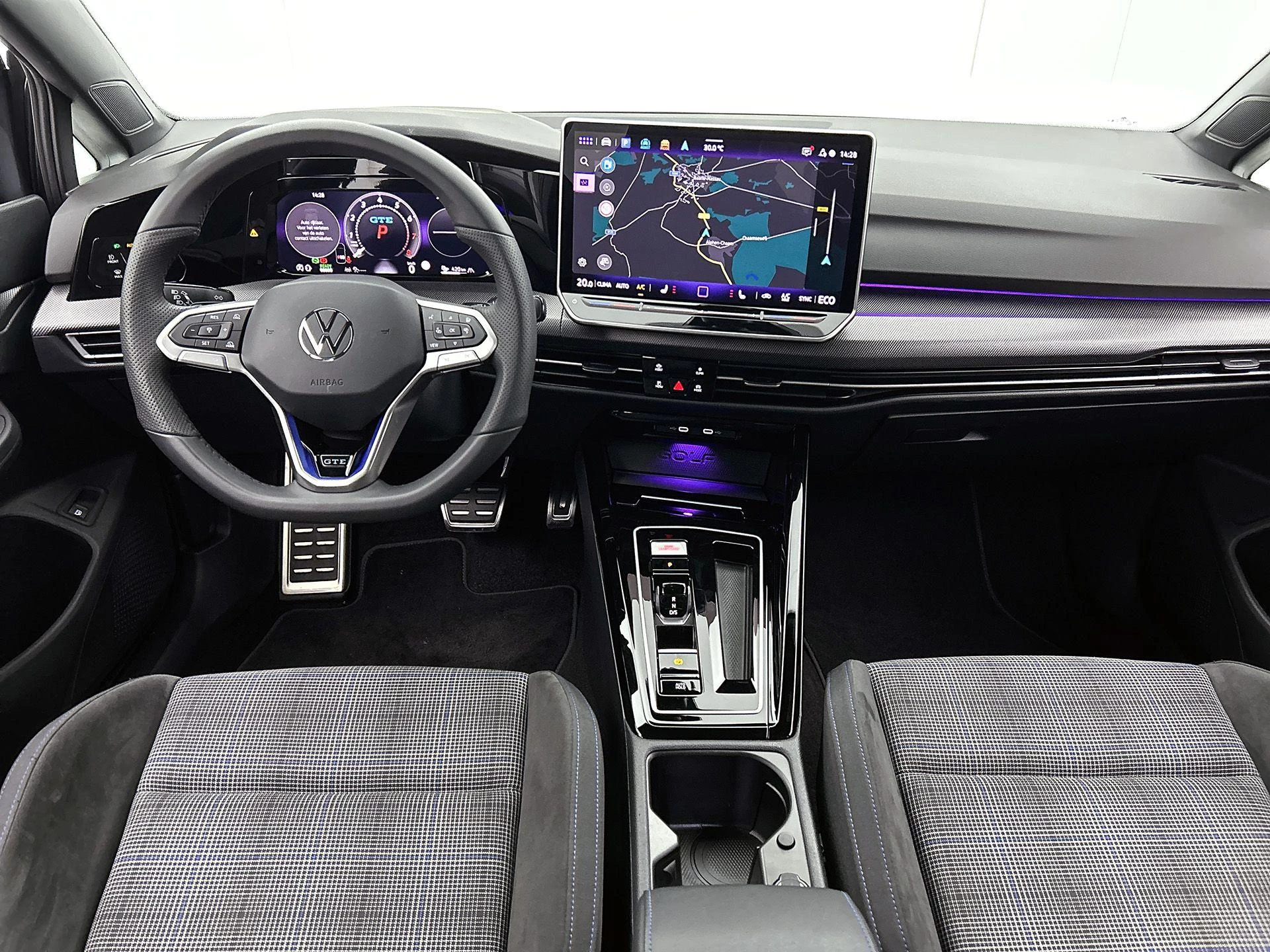 Volkswagen-Golf-image-21