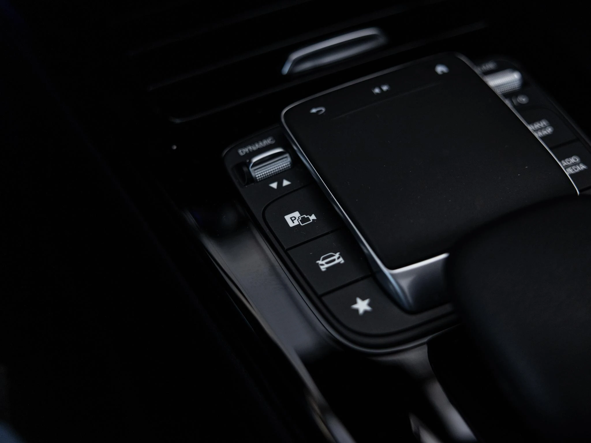 Mercedes-Benz-CLA-image-51