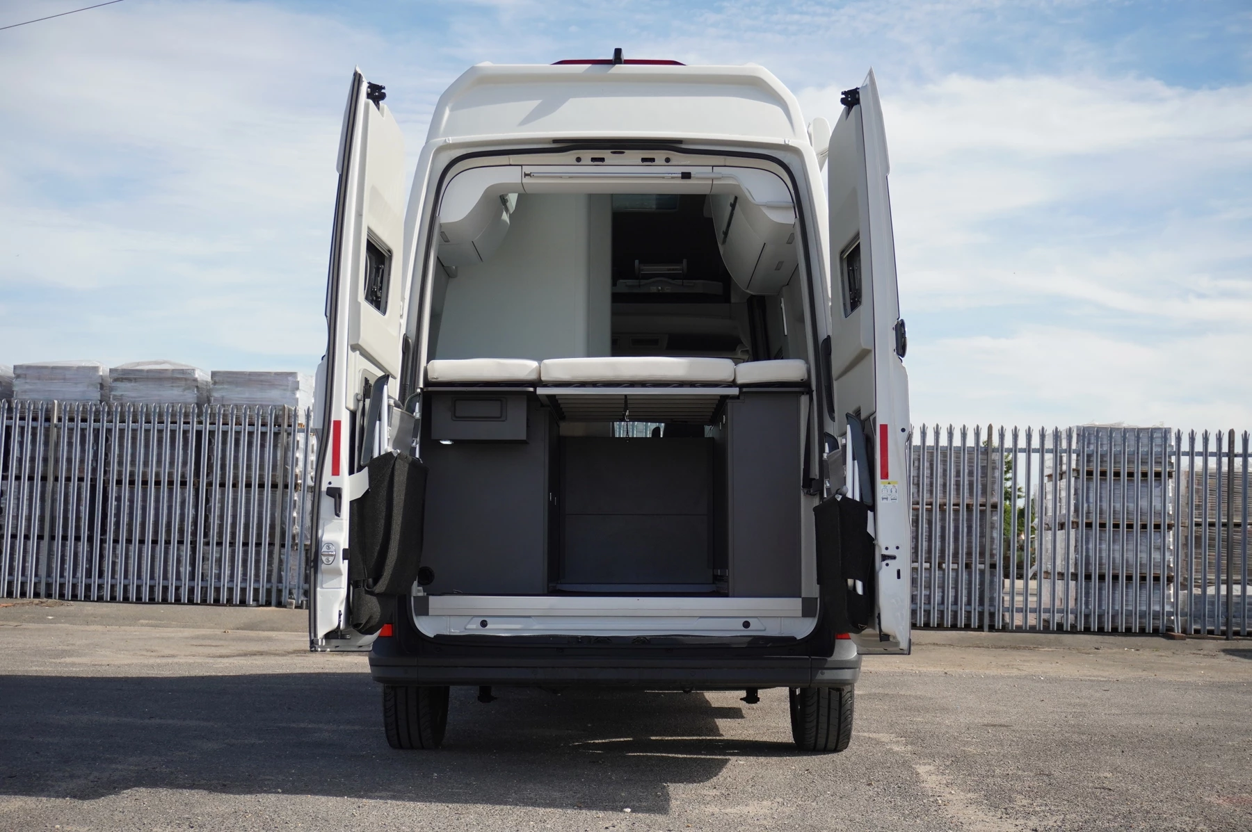 Volkswagen-California-image-25