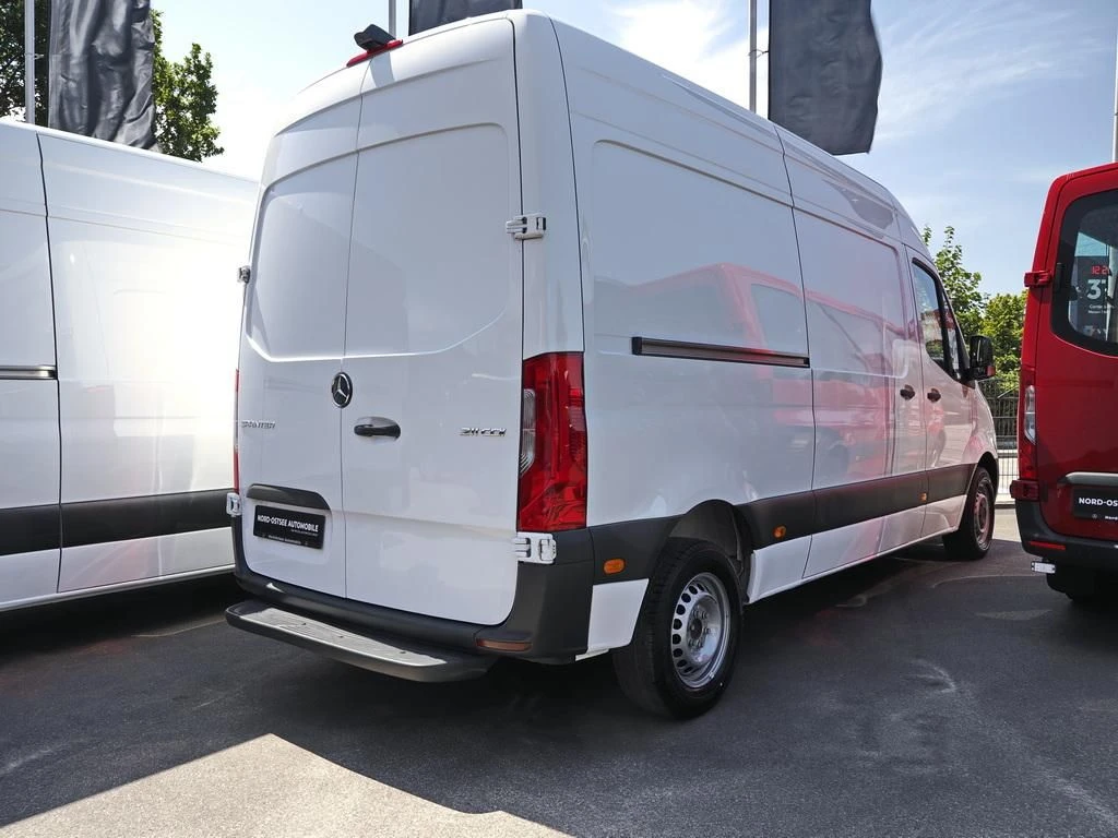 Mercedes-Benz-Sprinter 211-image-5